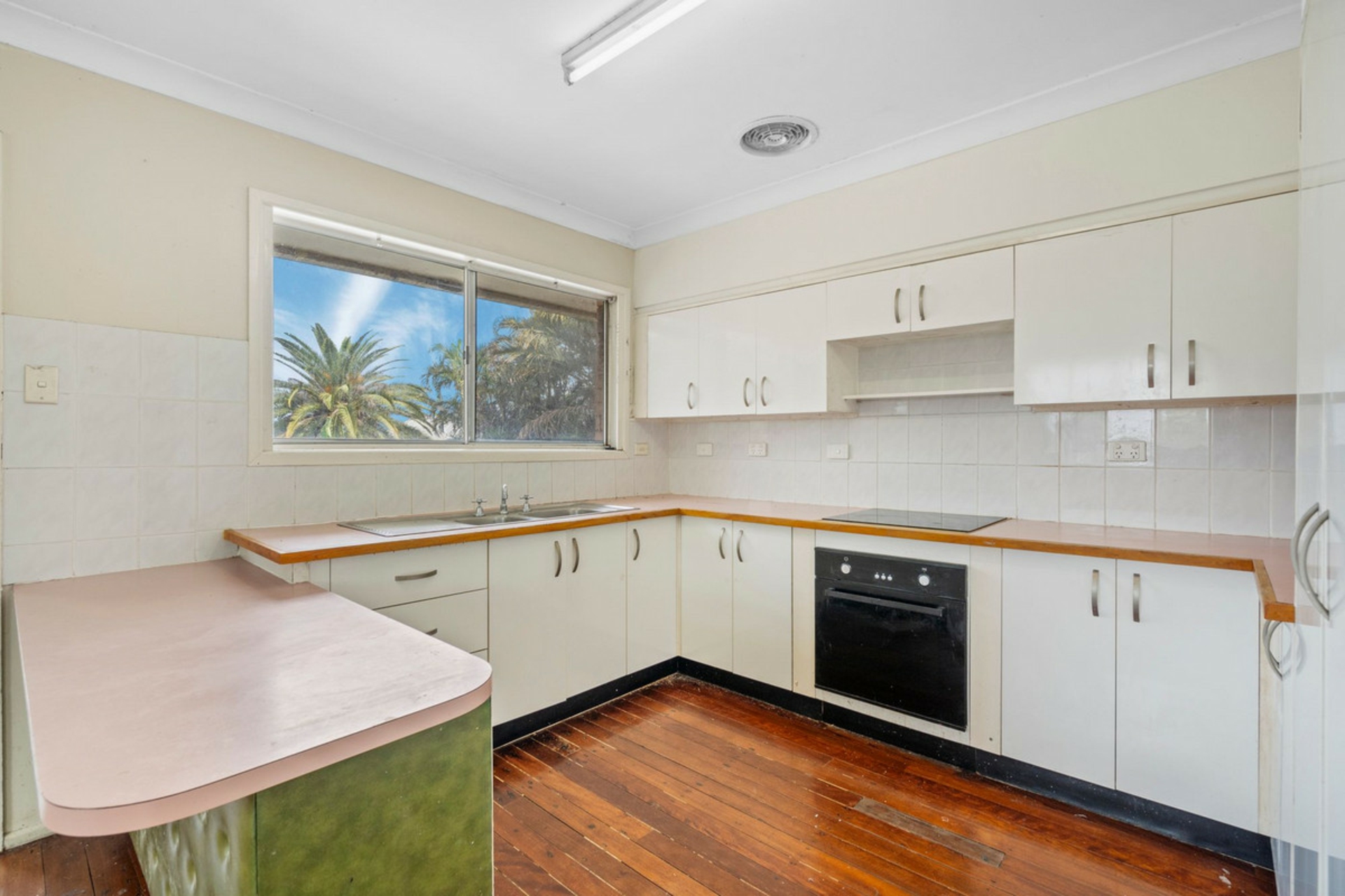 16 Kalimna Drive, CLONTARF