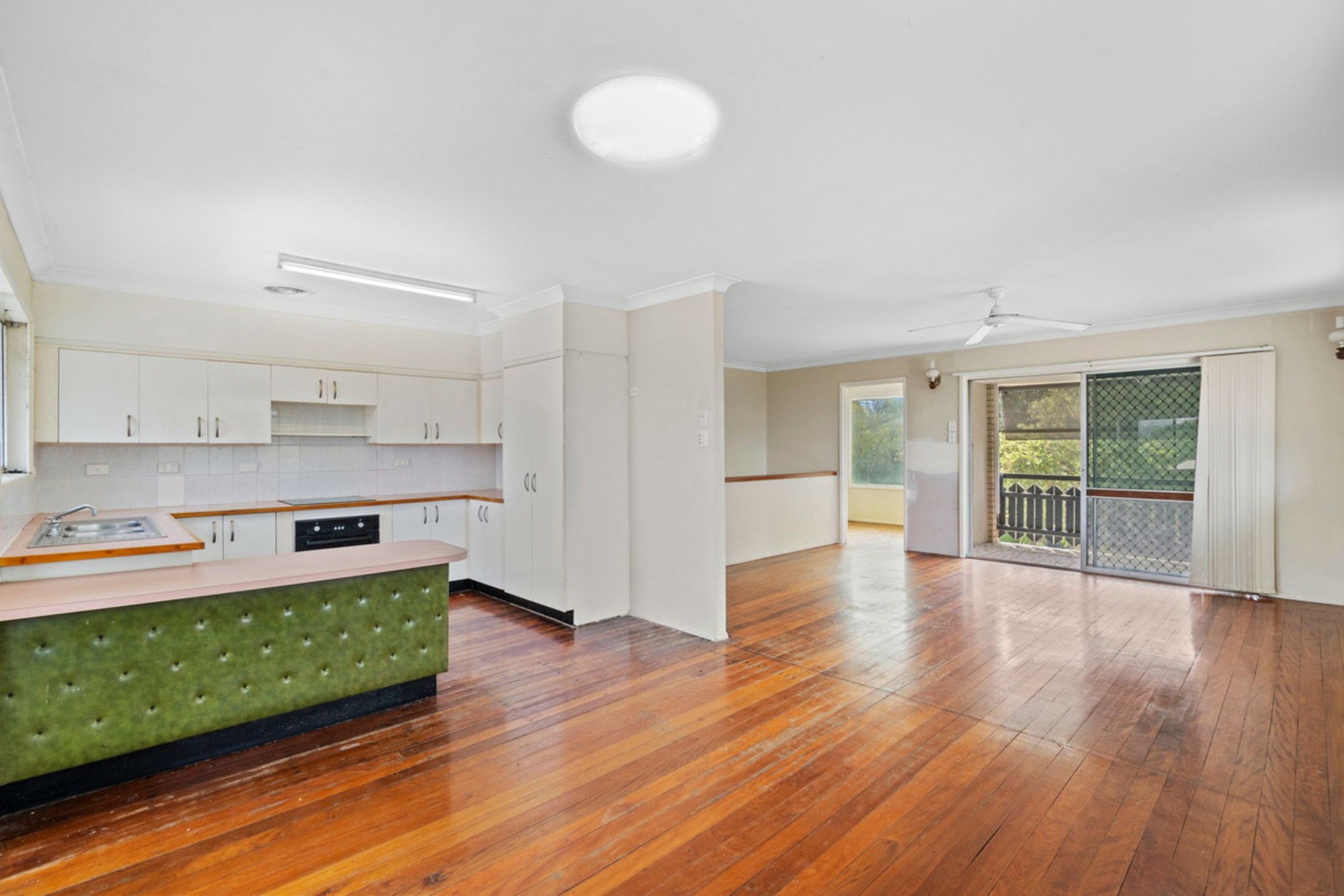 16 Kalimna Drive, CLONTARF
