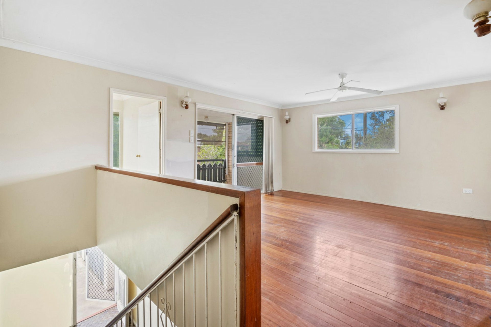 16 Kalimna Drive, CLONTARF