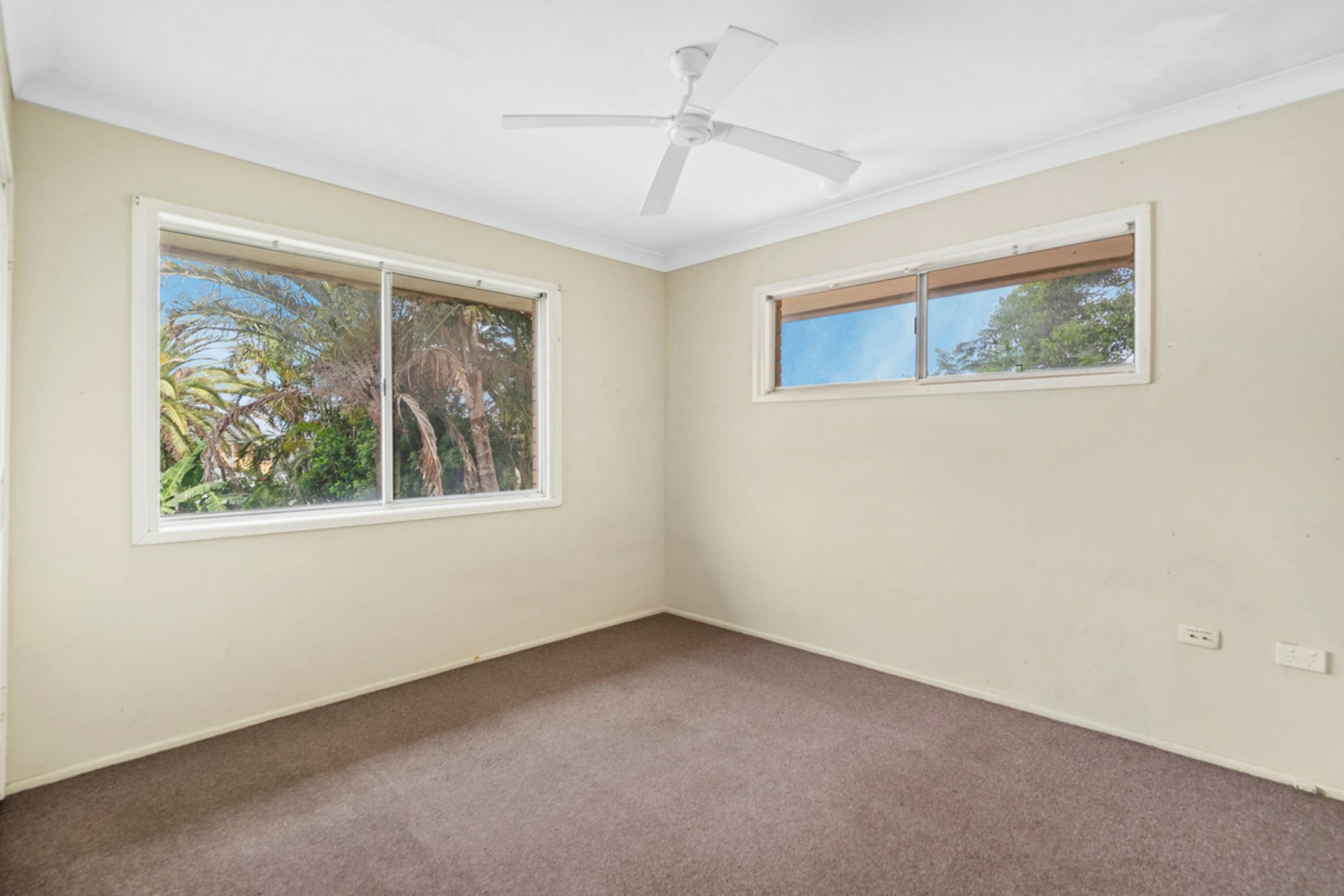16 Kalimna Drive, CLONTARF