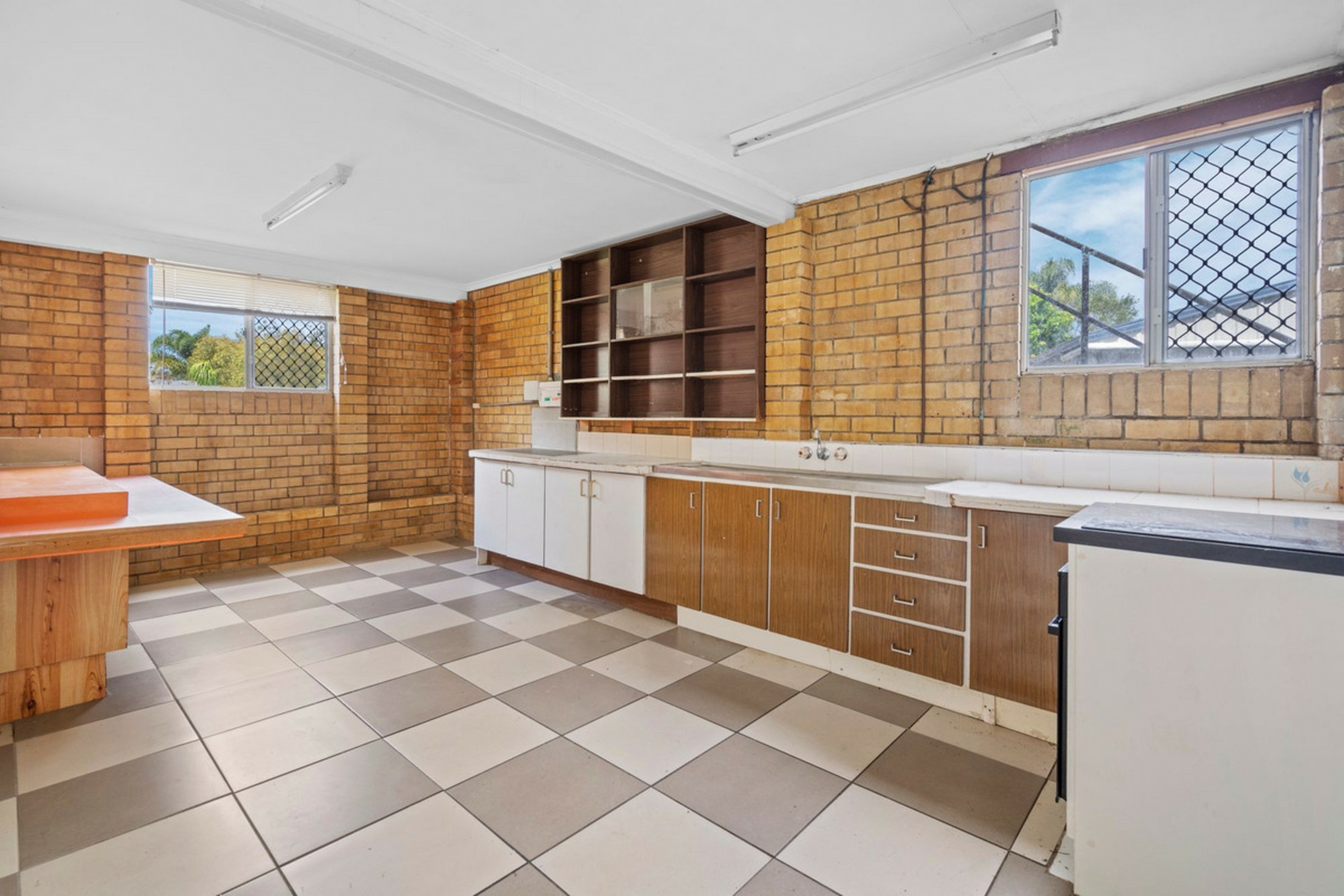 16 Kalimna Drive, CLONTARF
