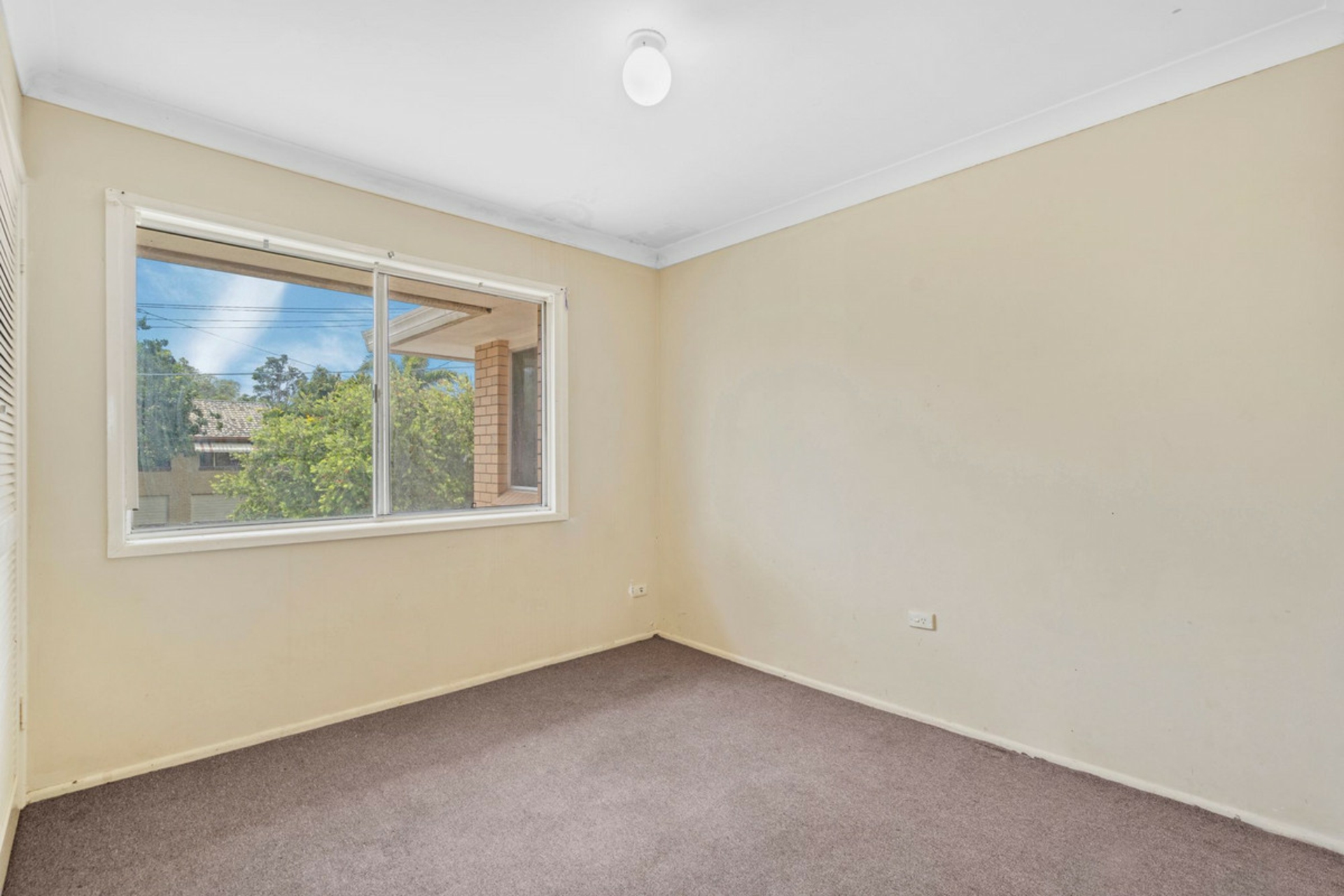 16 Kalimna Drive, CLONTARF
