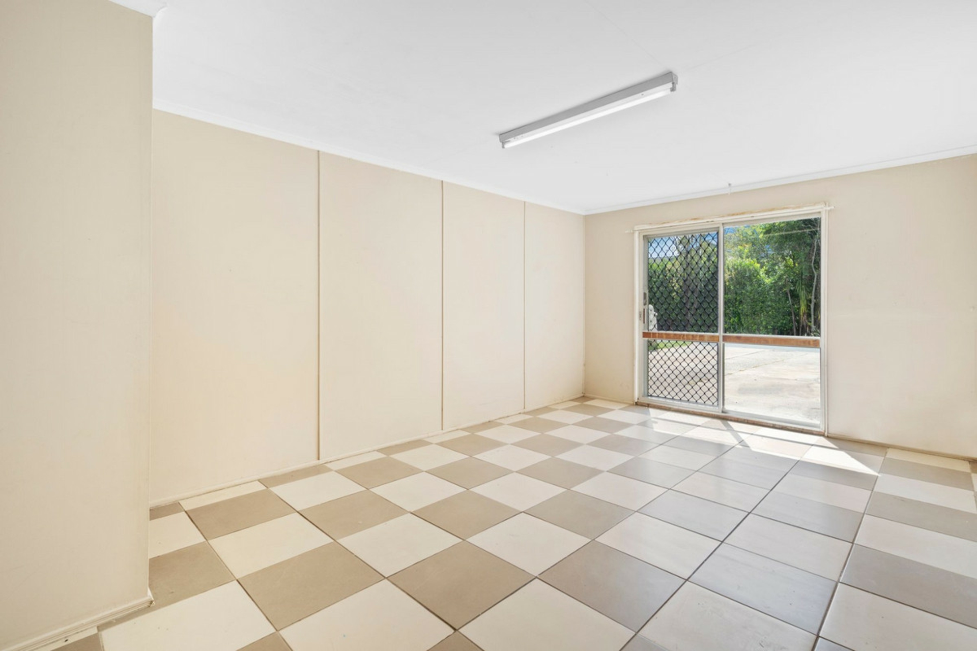 16 Kalimna Drive, CLONTARF