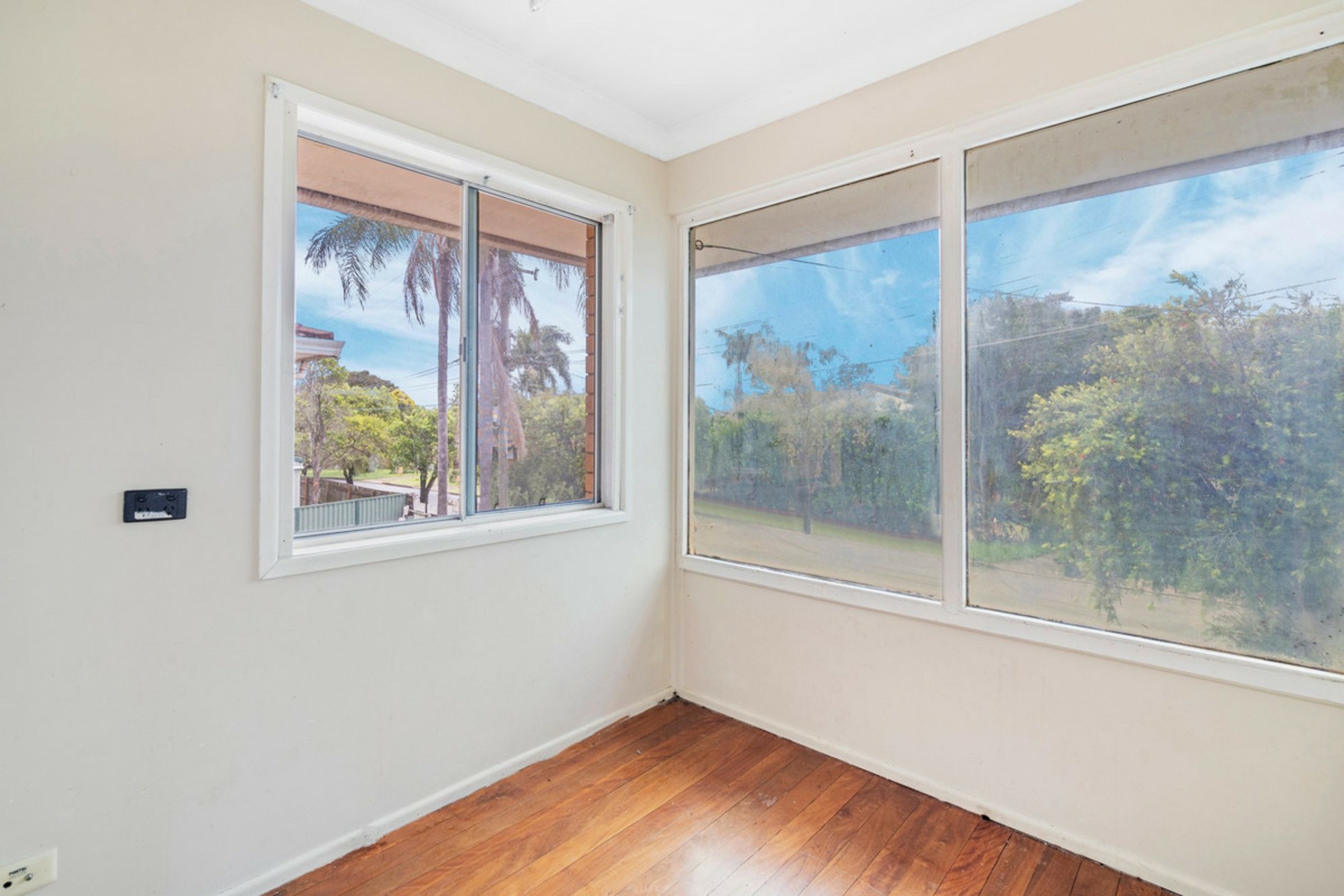 16 Kalimna Drive, CLONTARF