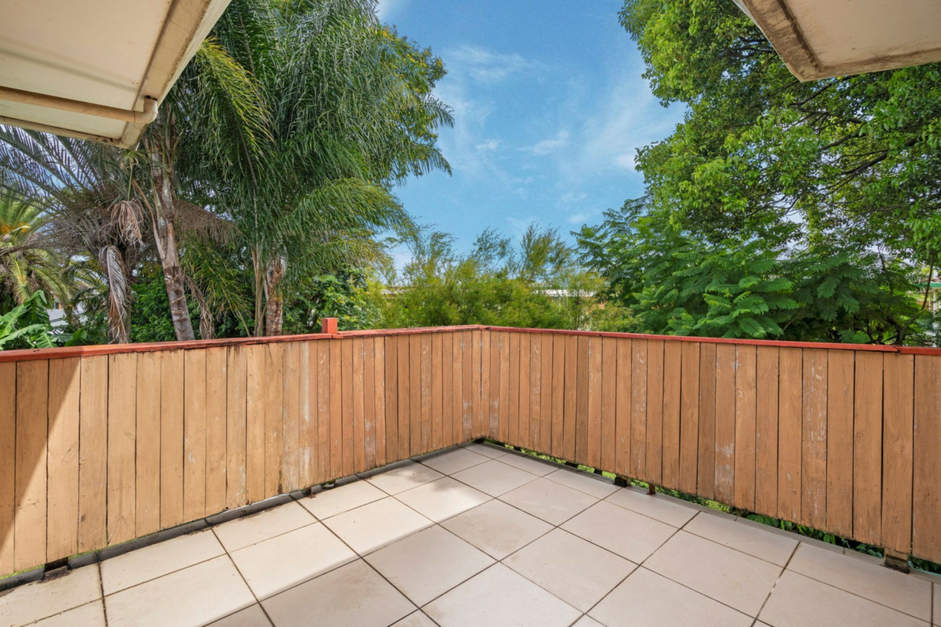 16 Kalimna Drive, CLONTARF