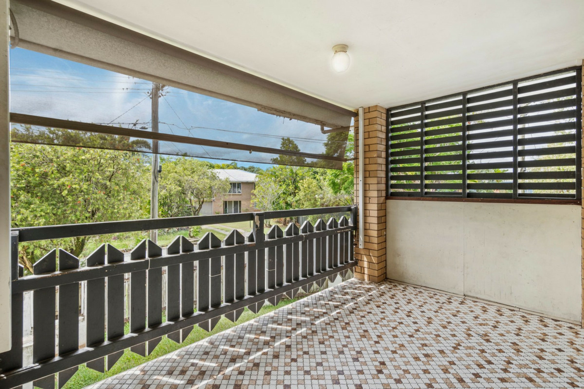 16 Kalimna Drive, CLONTARF