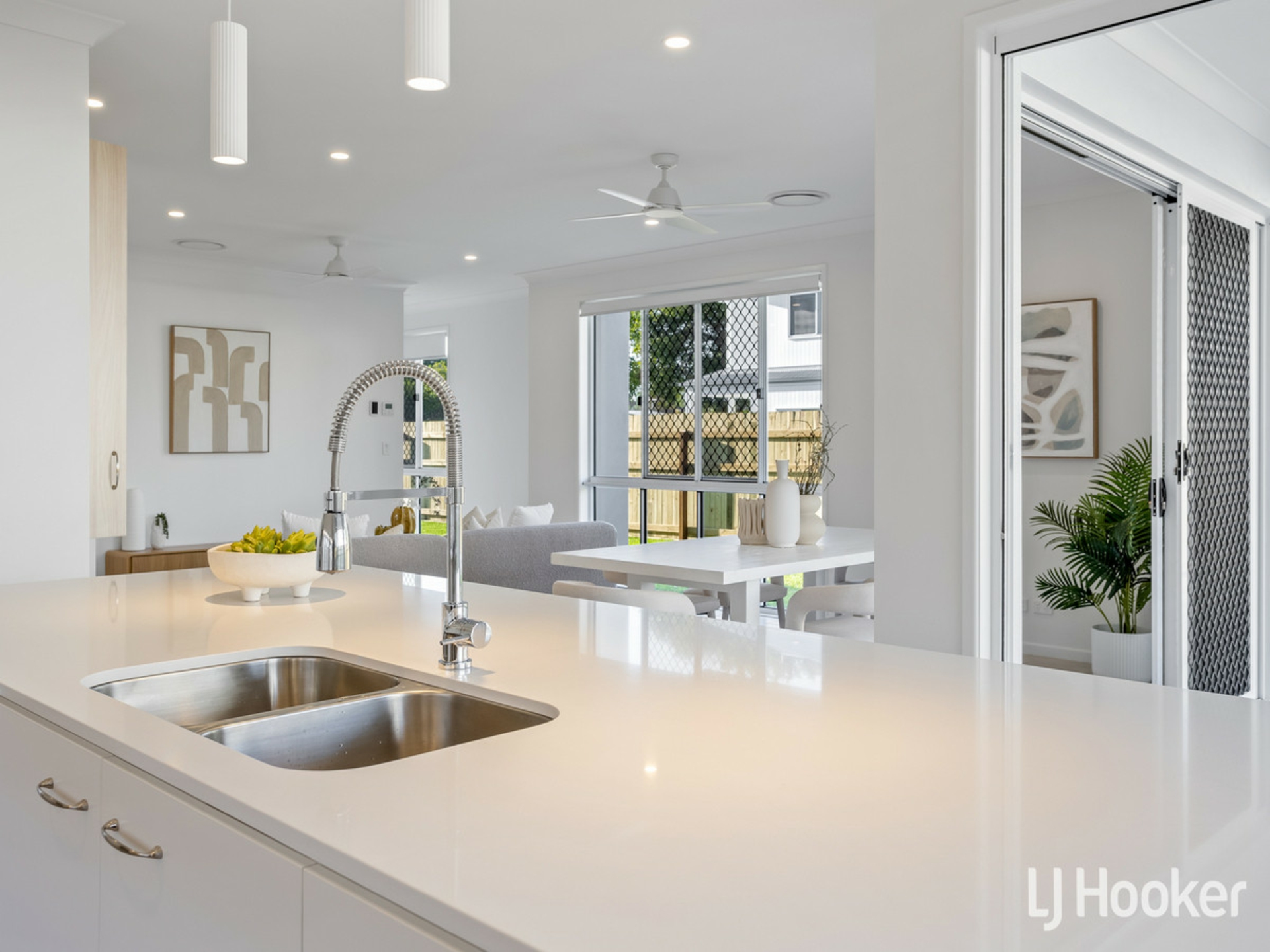 37 King Street — photo 2 of 22
