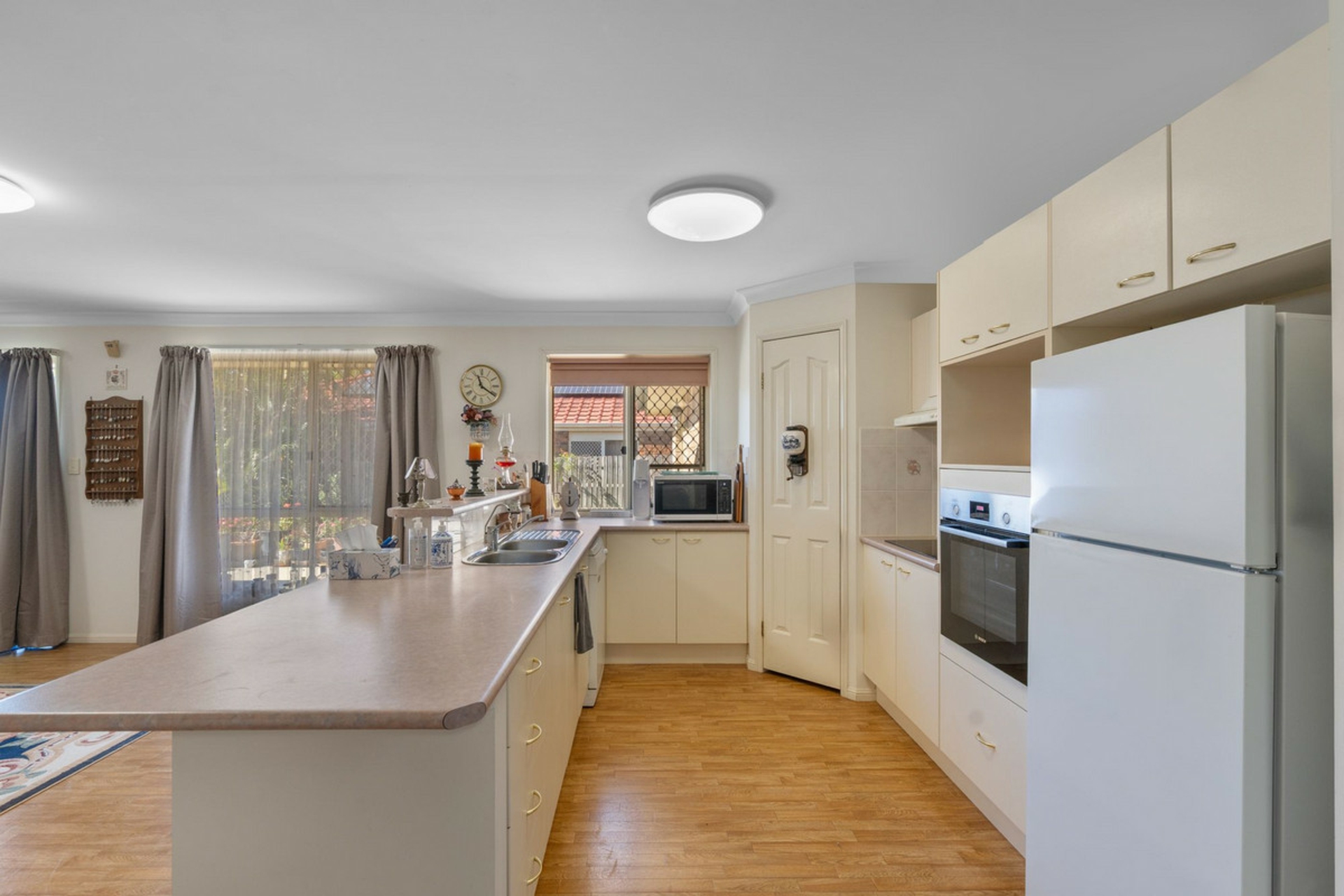 8 Emma Place, DECEPTION BAY