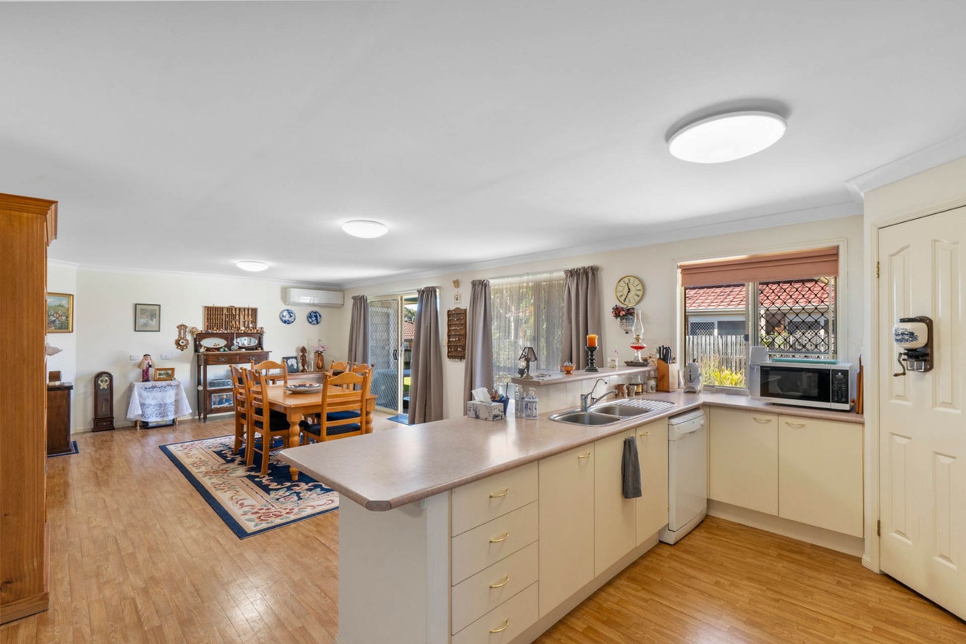 8 Emma Place, DECEPTION BAY