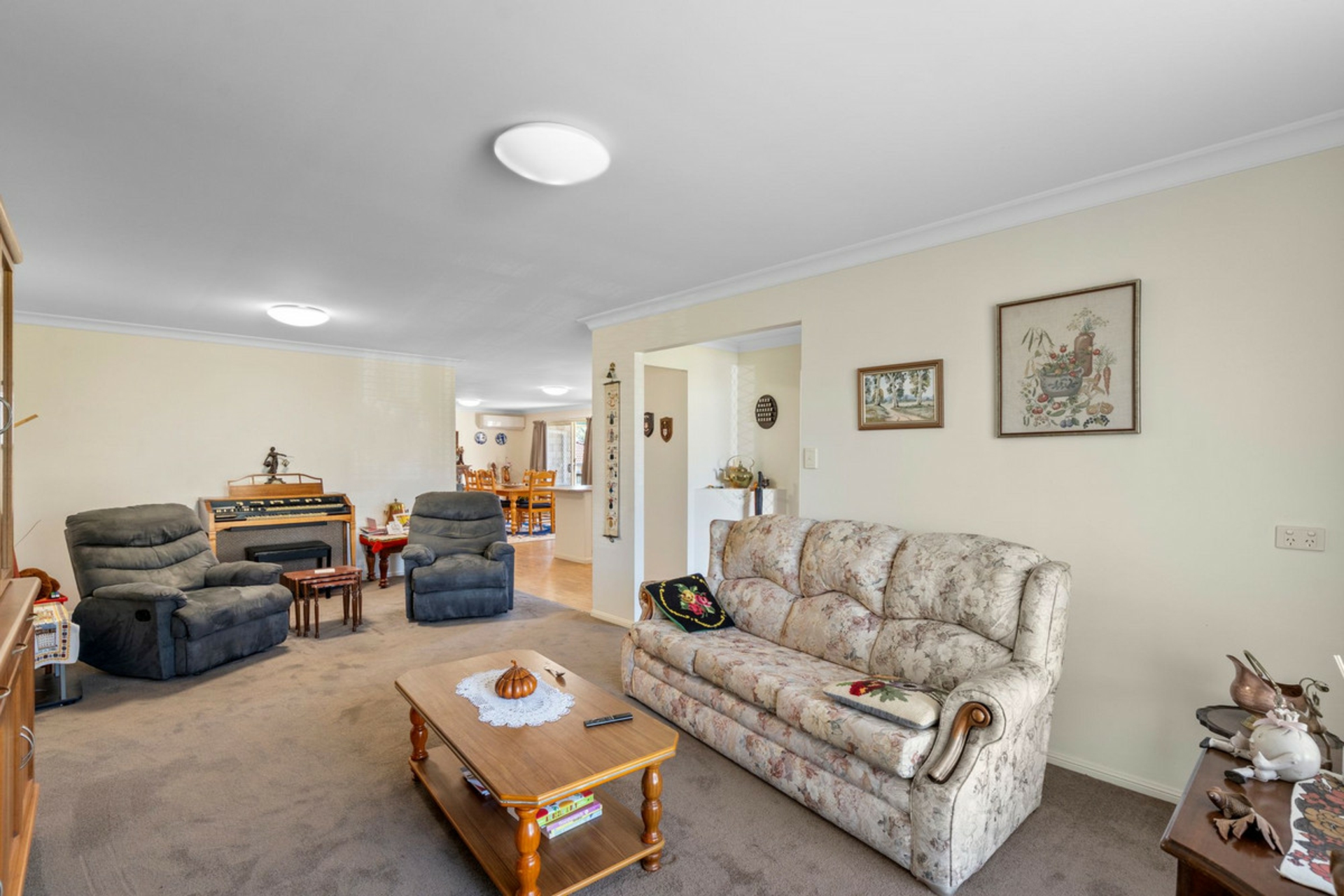 8 Emma Place, DECEPTION BAY