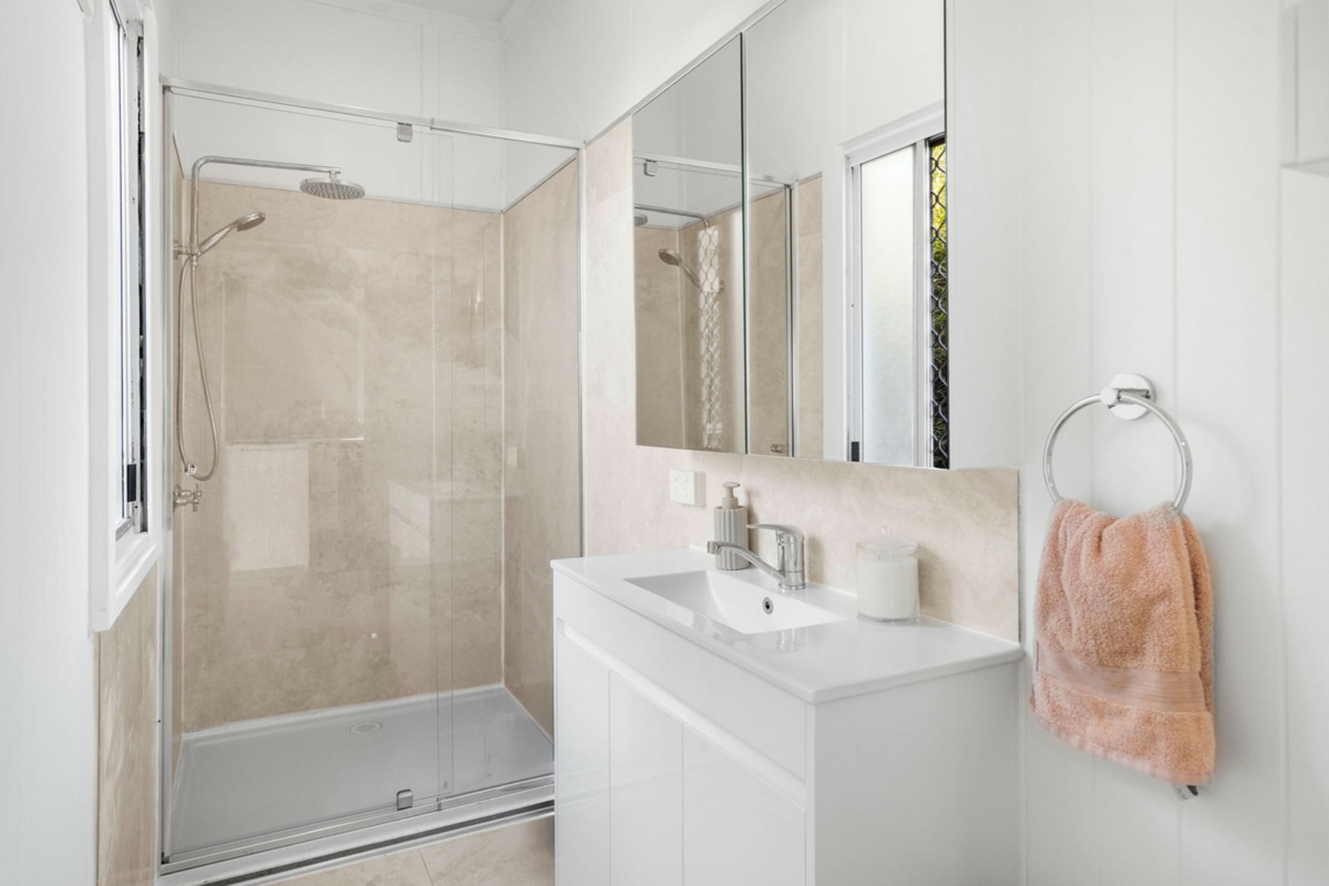 90 Oxley Avenue — photo 8 of 19