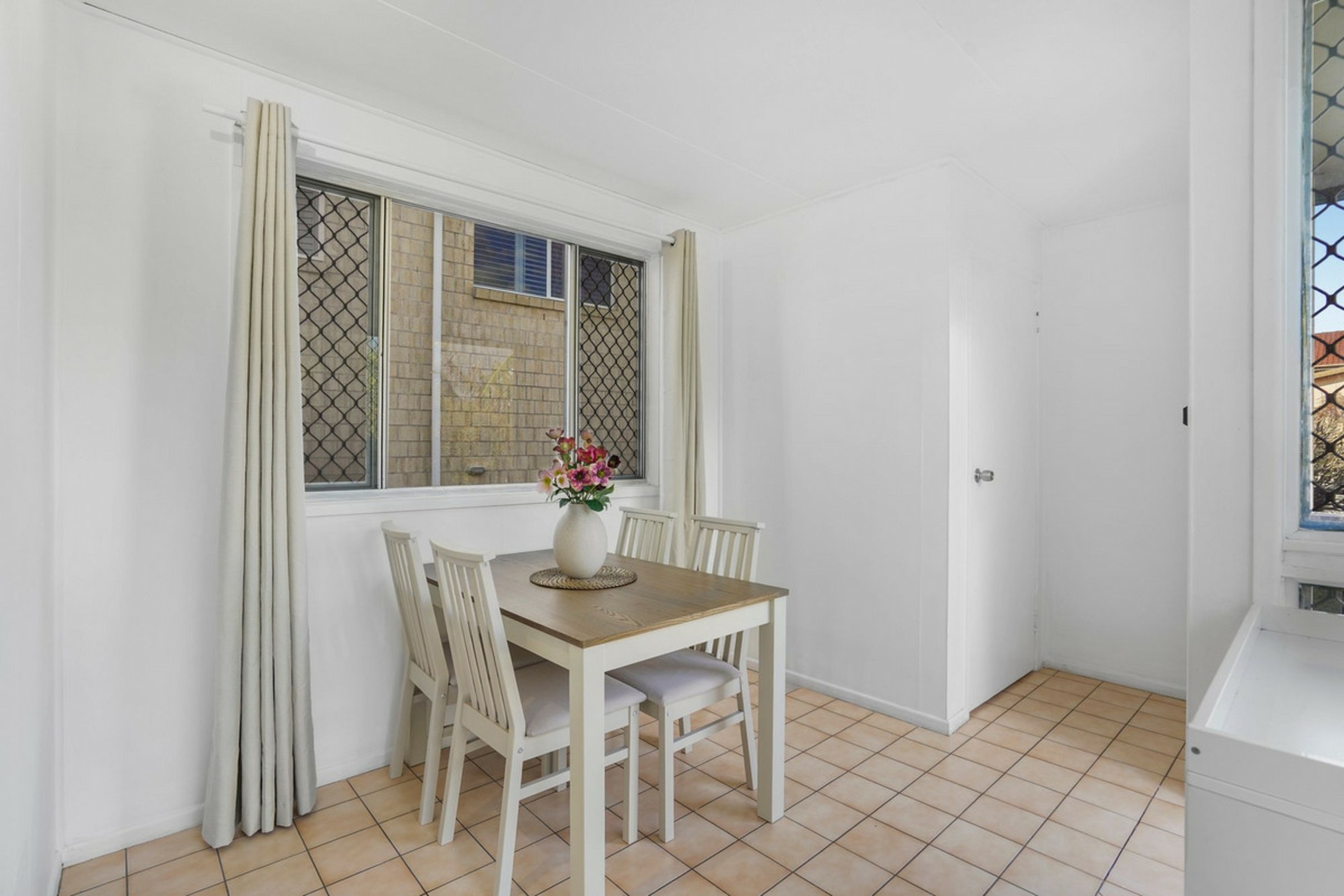 90 Oxley Avenue — photo 10 of 19