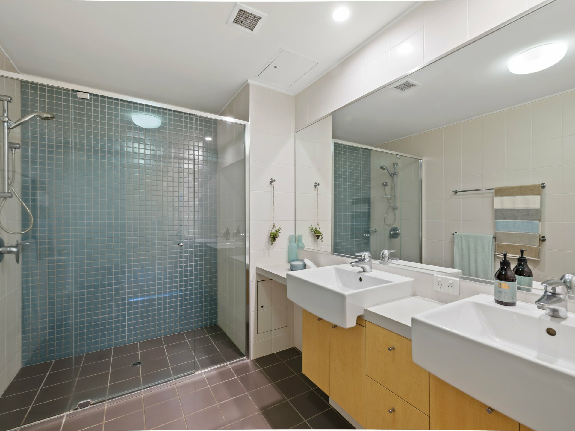 75/80 North Shore Road, TWIN WATERS