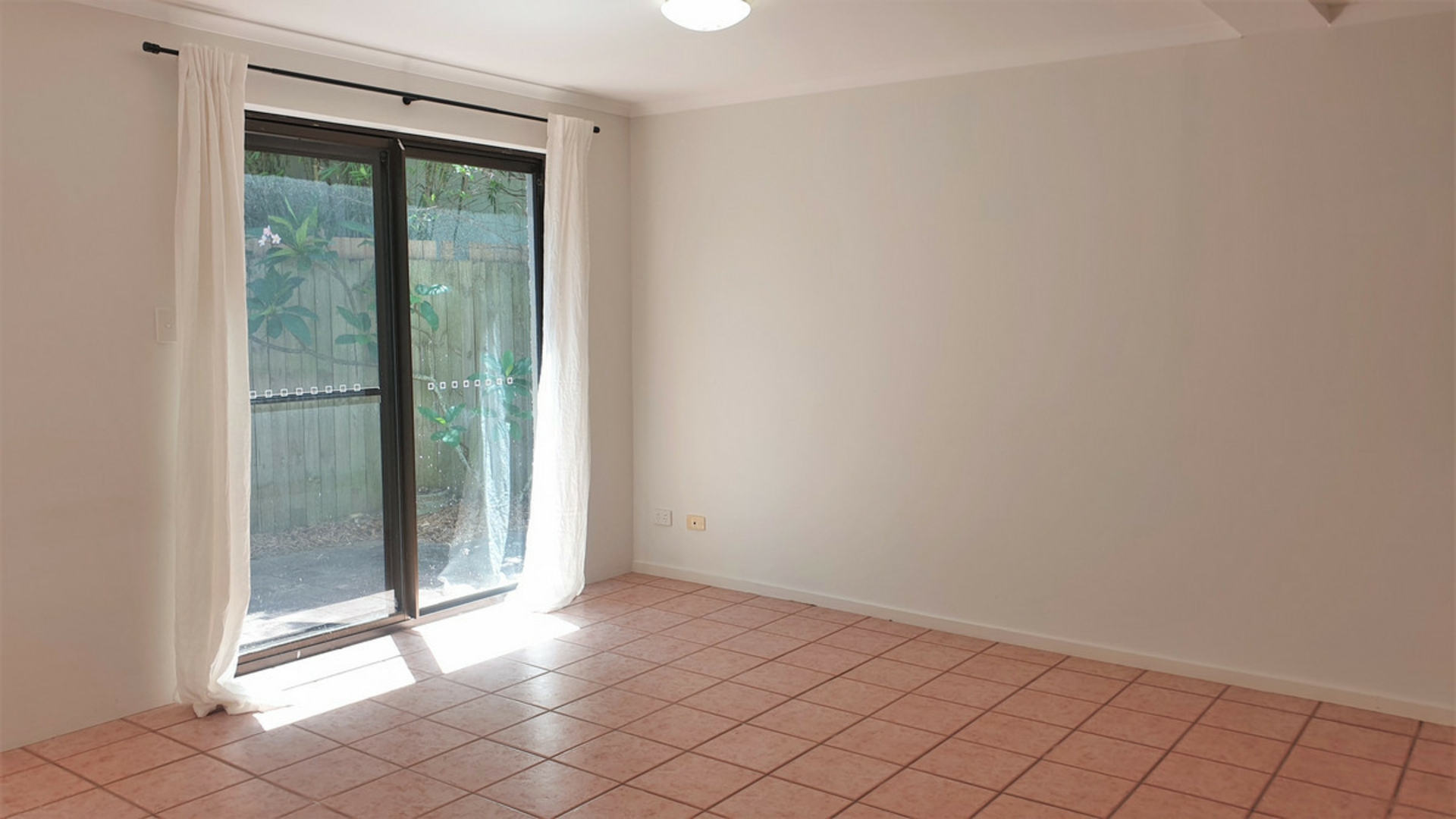 10/5-7 Tresise Place — photo 4 of 14