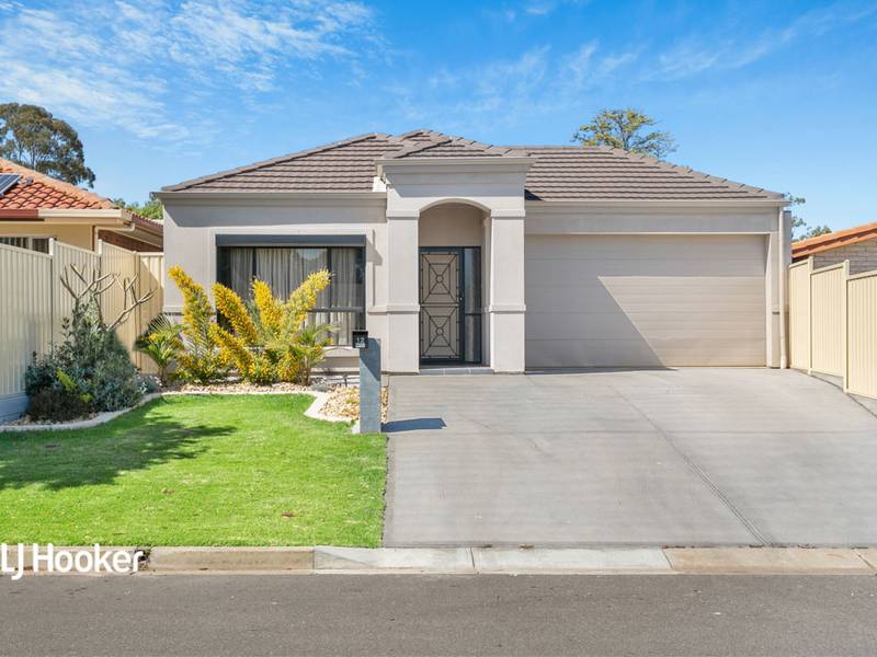 12 De Sassenay Crescent, Modbury Heights