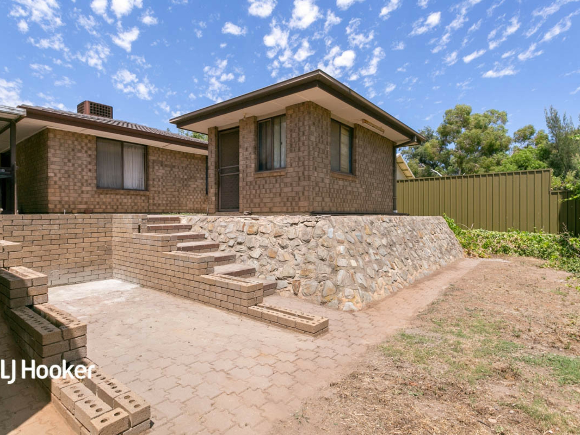 12 Solway Court, SURREY DOWNS