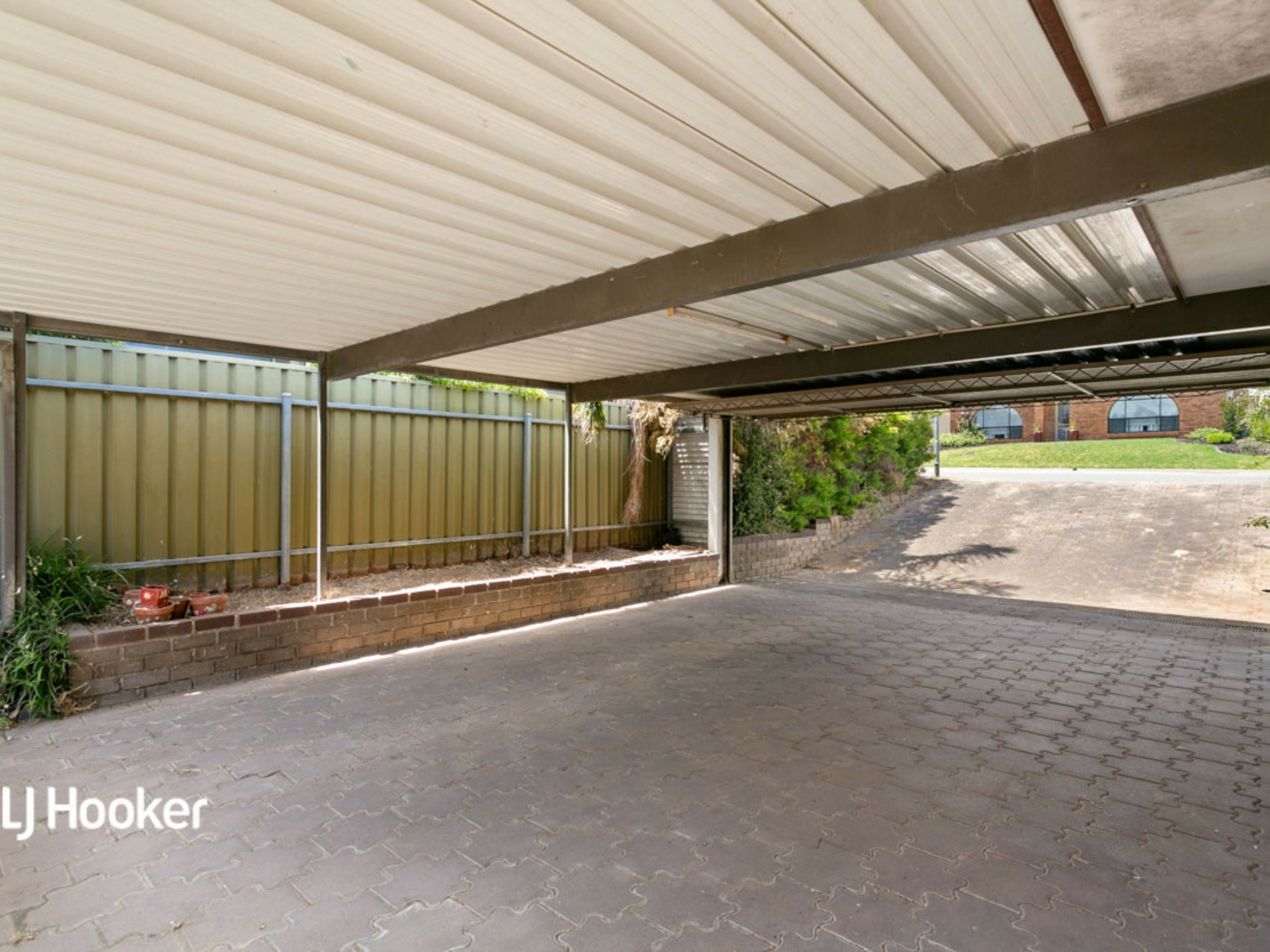 12 Solway Court, SURREY DOWNS