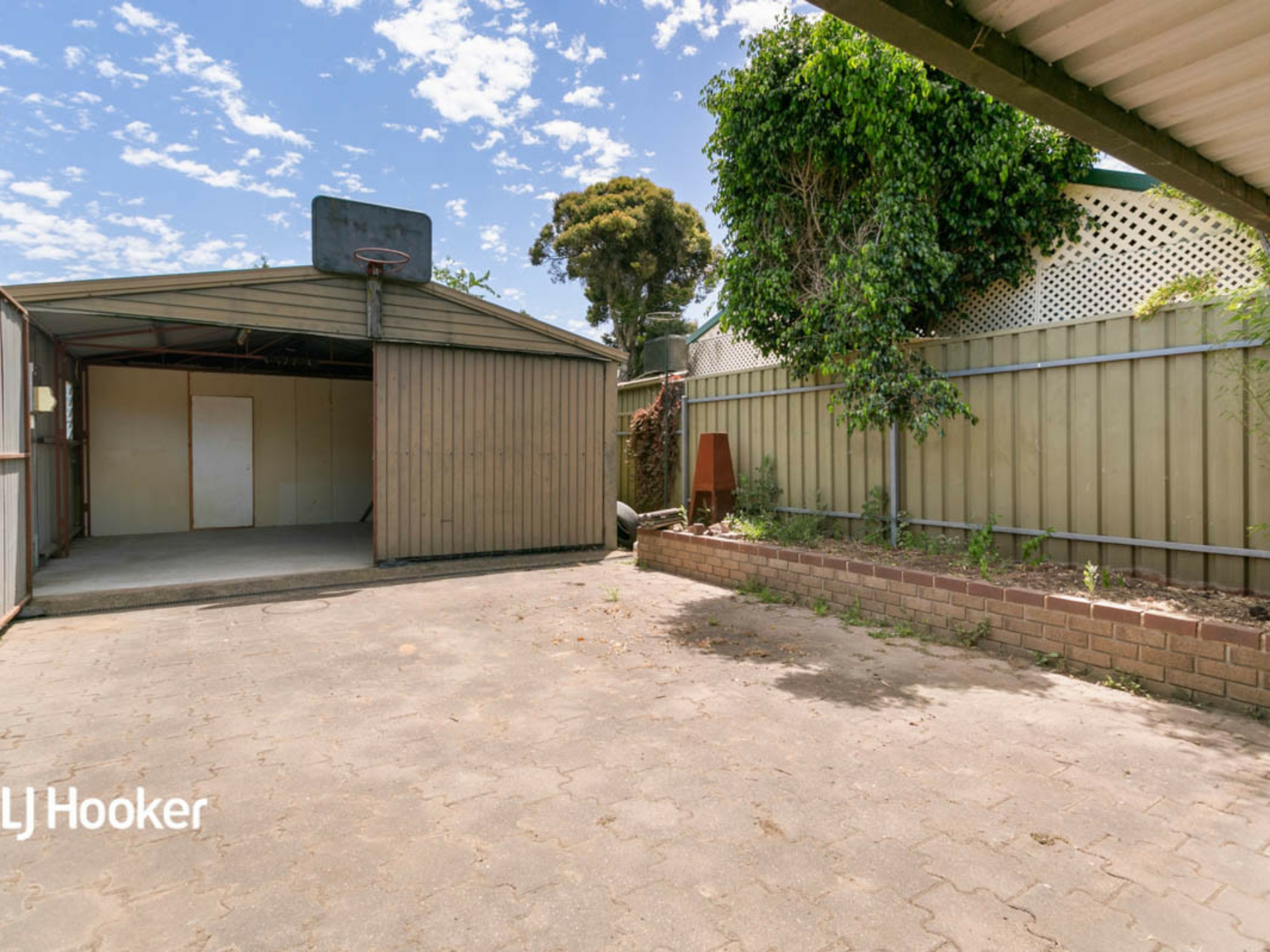 12 Solway Court, SURREY DOWNS