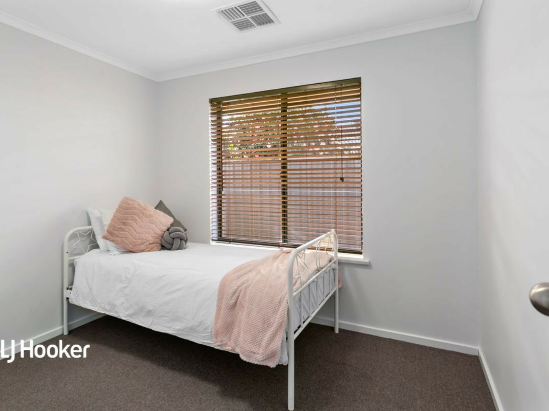 8 Essling Place, GREENWITH