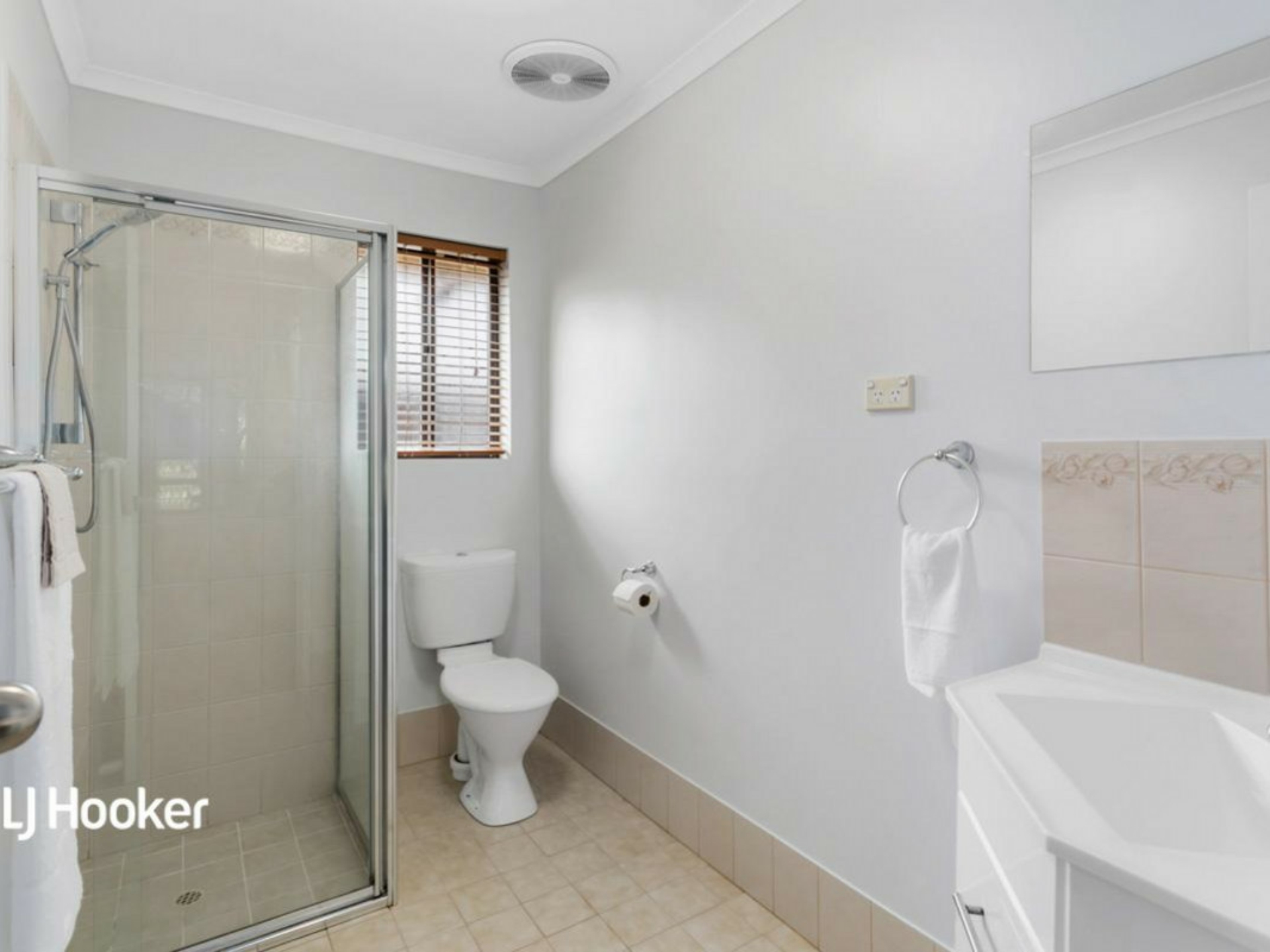 8 Essling Place, GREENWITH