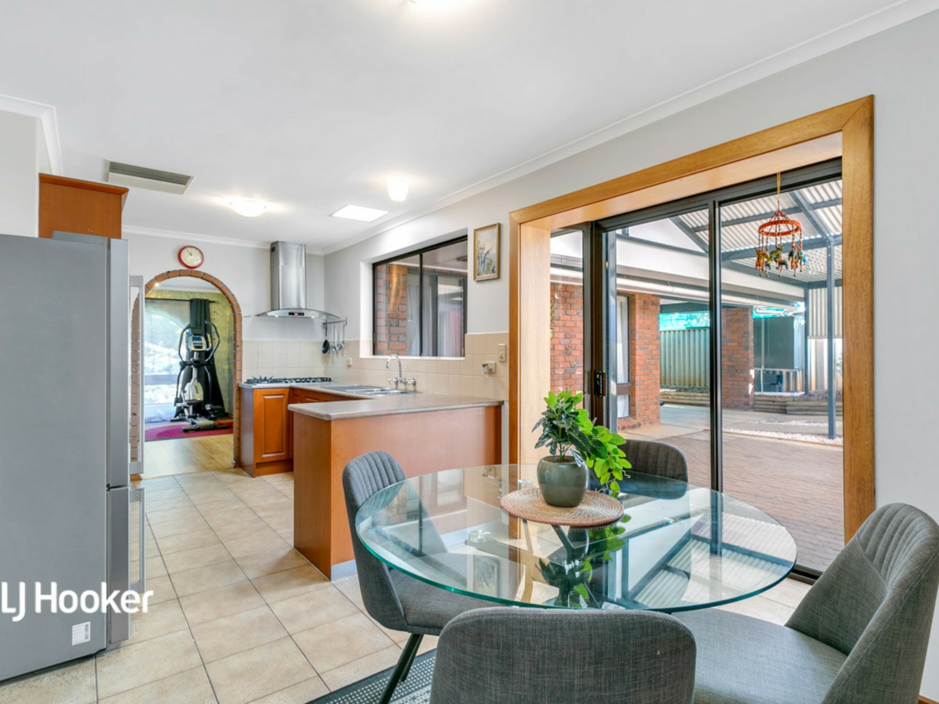 24 Yurlondi Drive, SURREY DOWNS