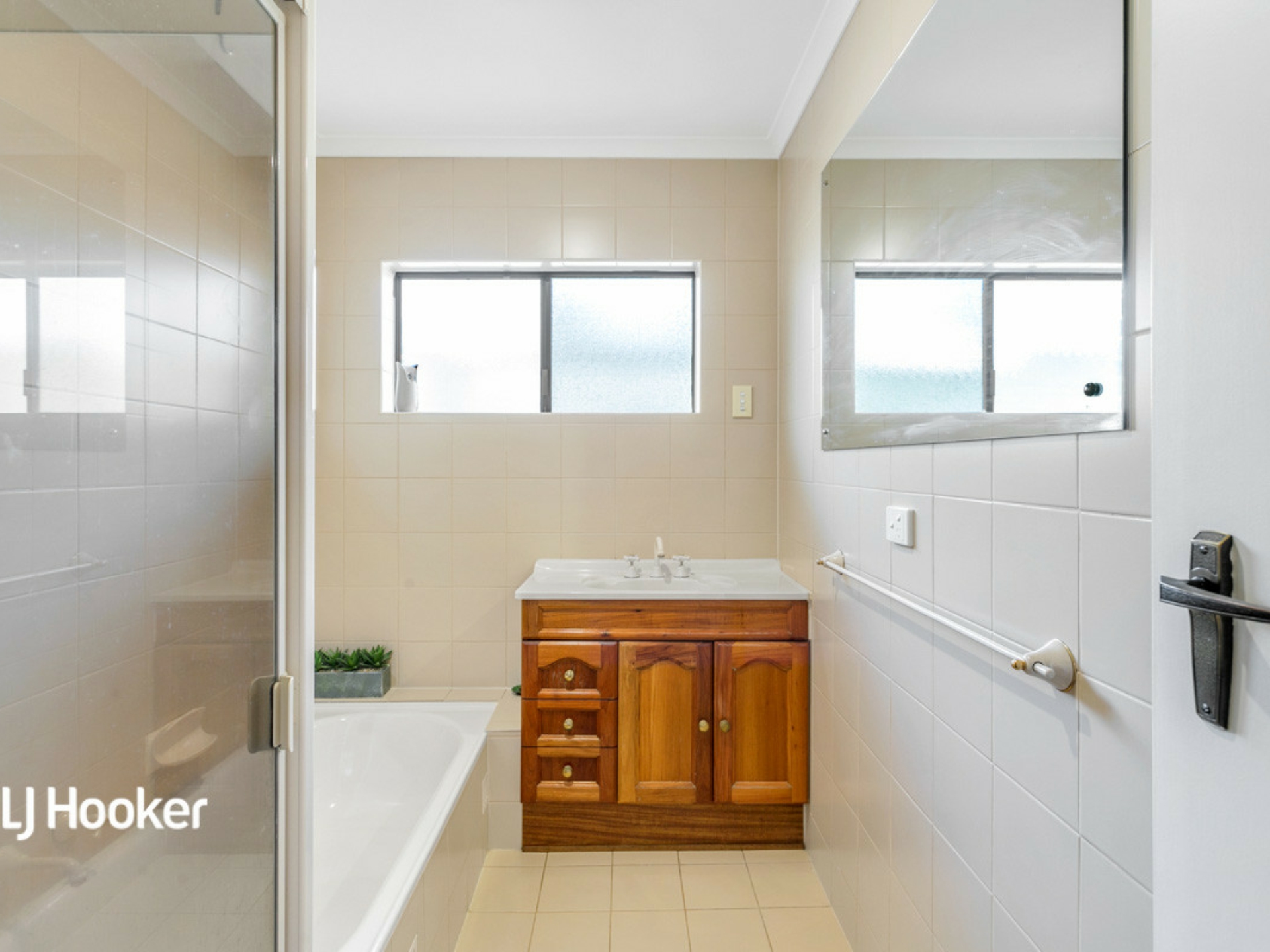 24 Yurlondi Drive, SURREY DOWNS