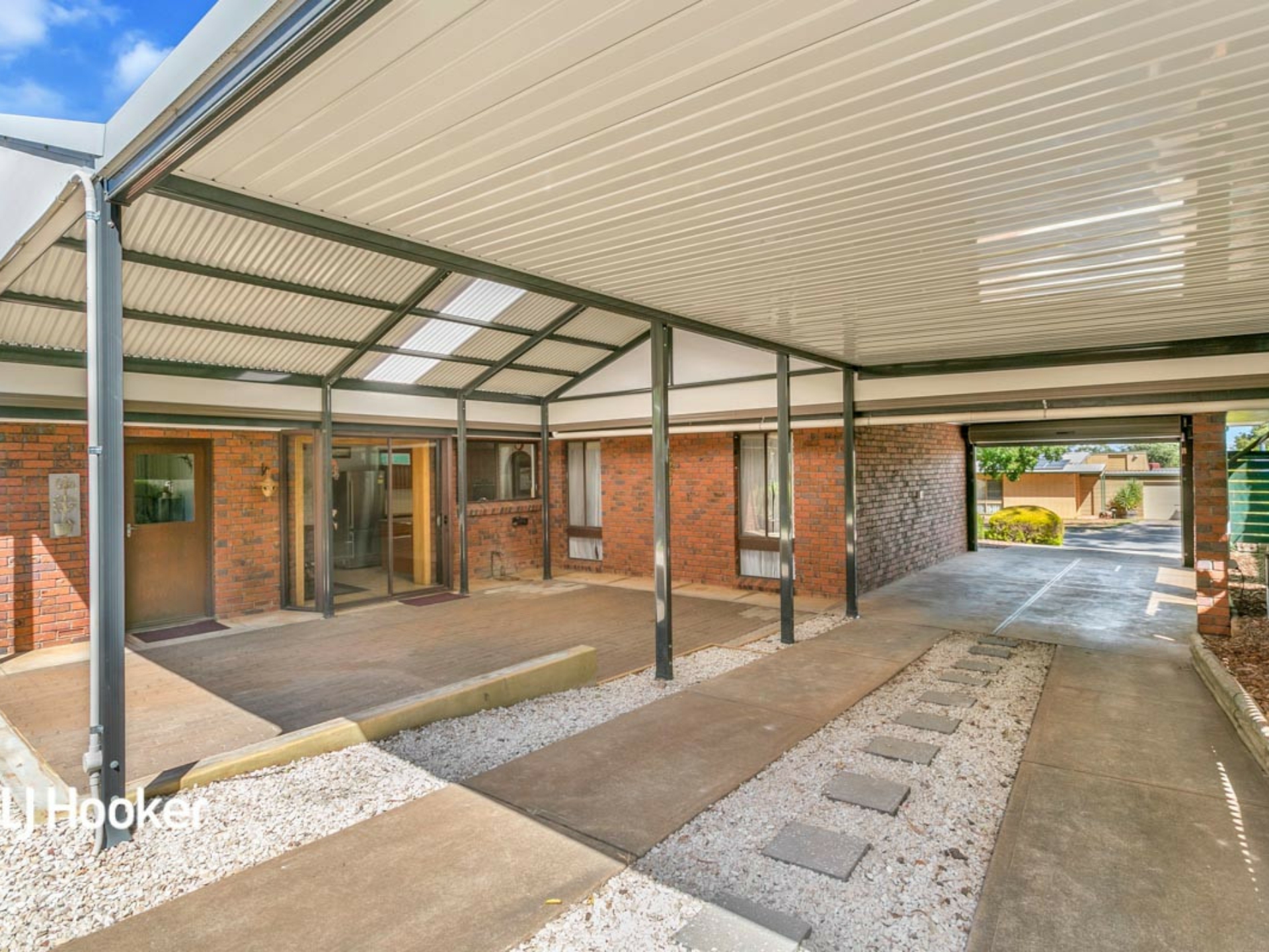 24 Yurlondi Drive, SURREY DOWNS