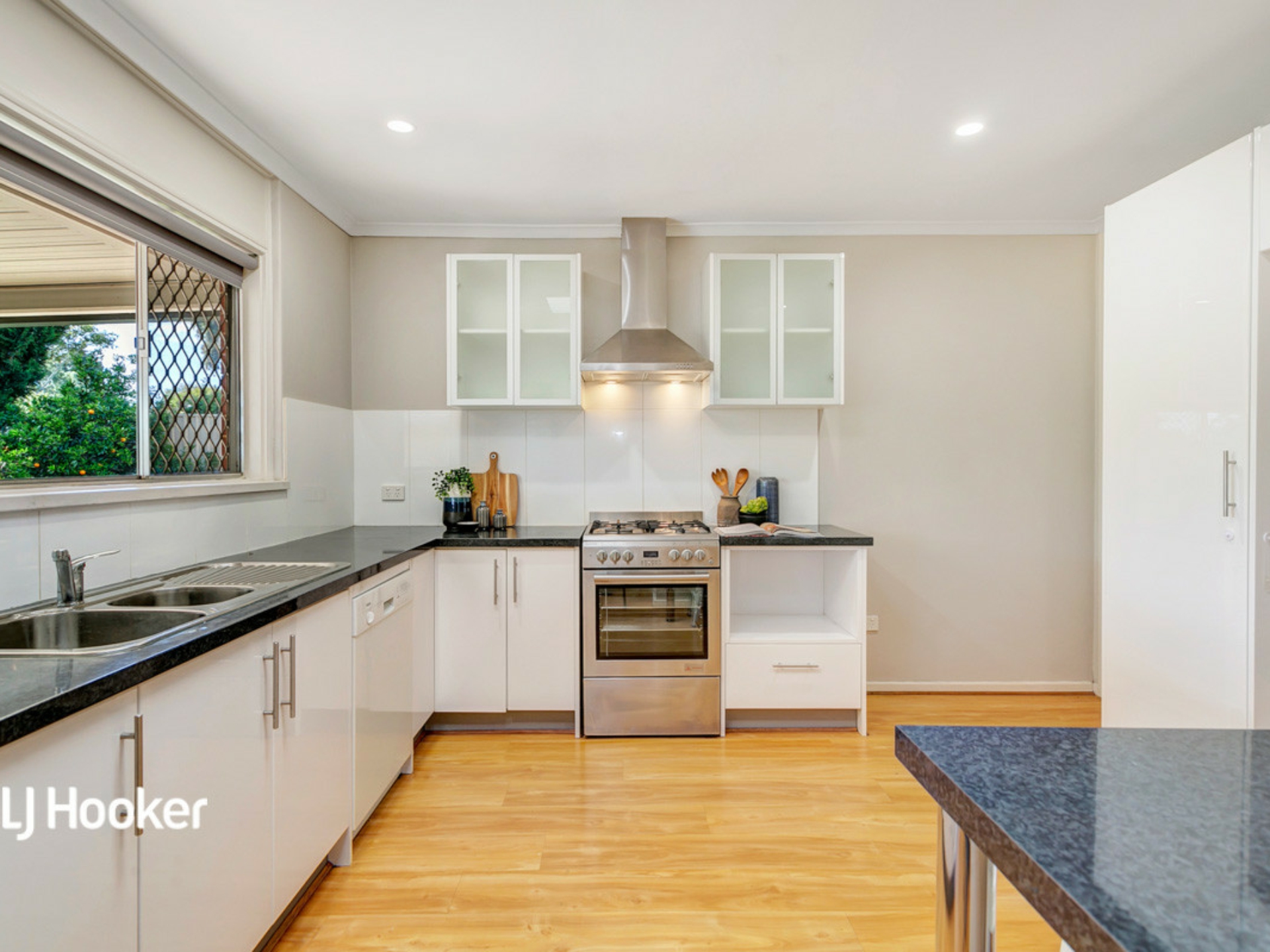 276 Grenfell Road, SURREY DOWNS