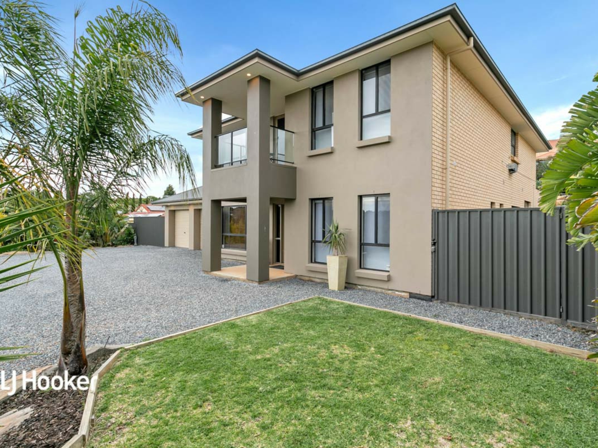 6 Wellington Court, GREENWITH