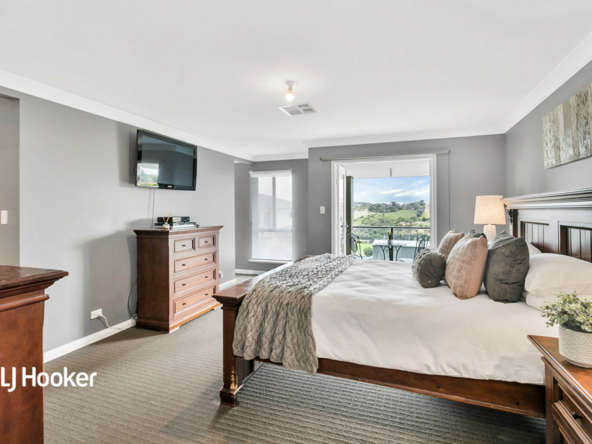 6 Wellington Court, GREENWITH