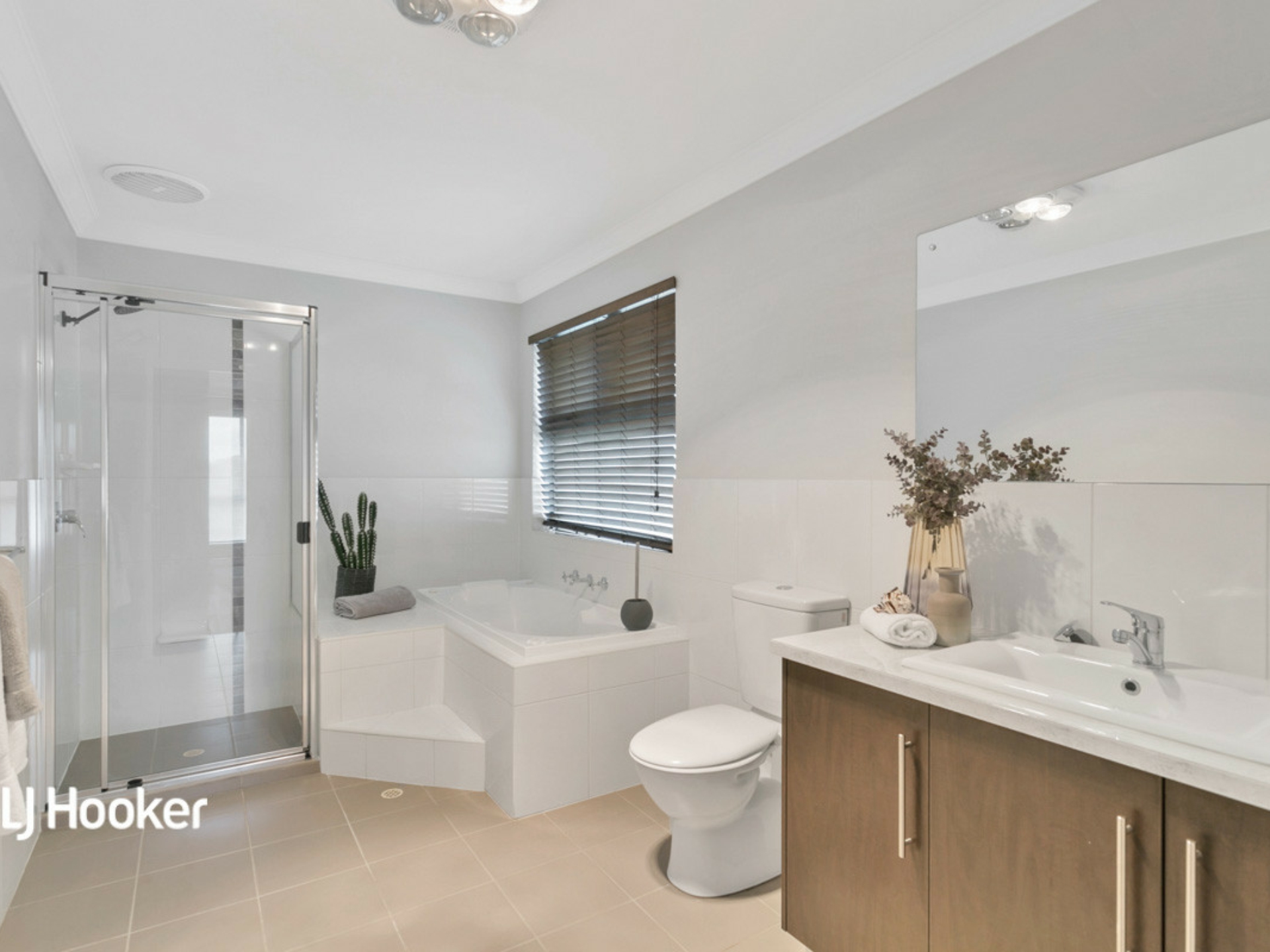 6 Wellington Court, GREENWITH