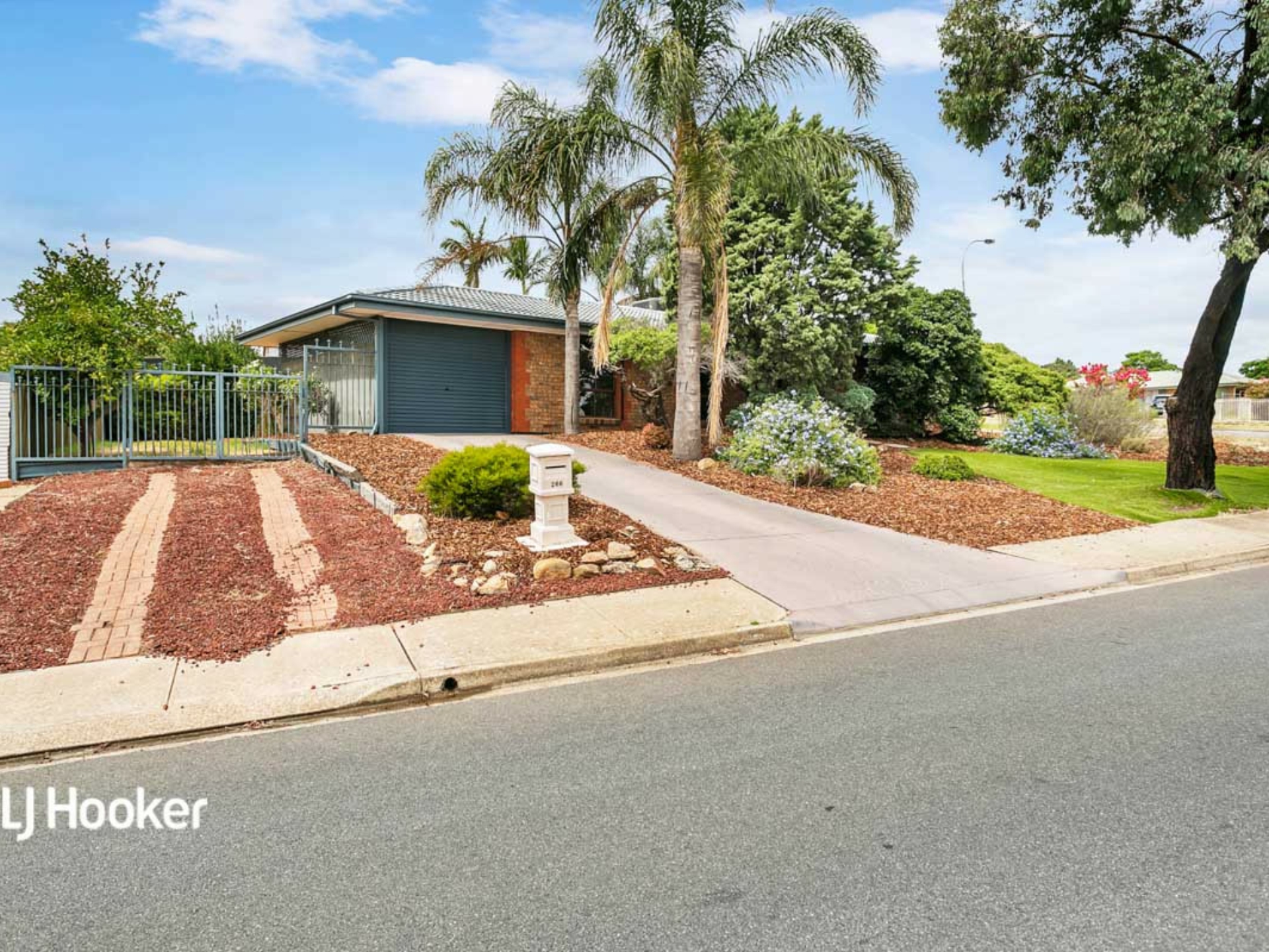 266 Grenfell Road, SURREY DOWNS
