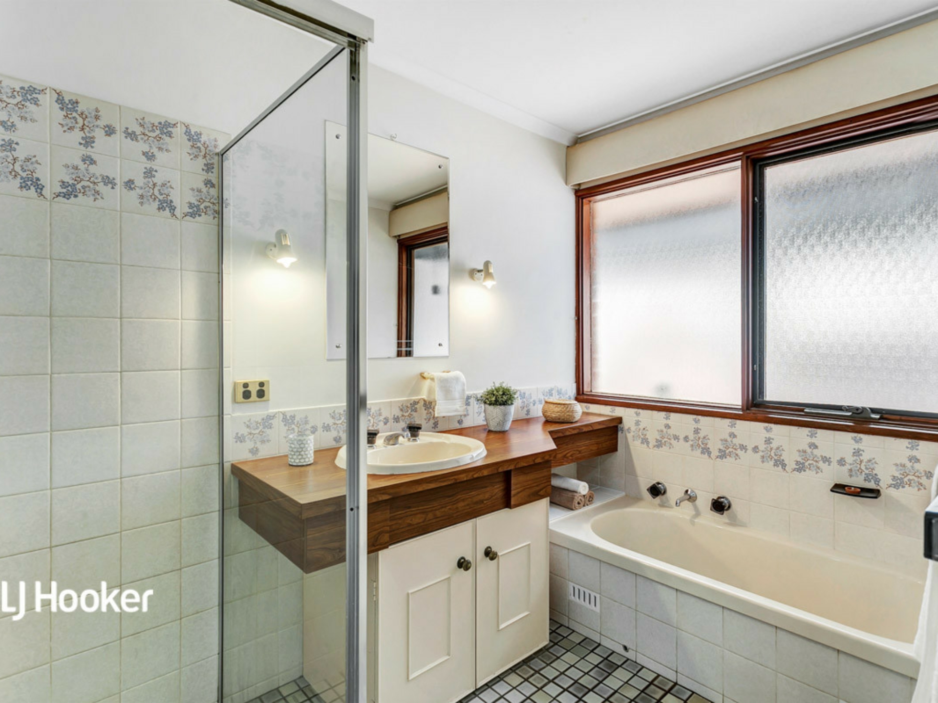 266 Grenfell Road, SURREY DOWNS