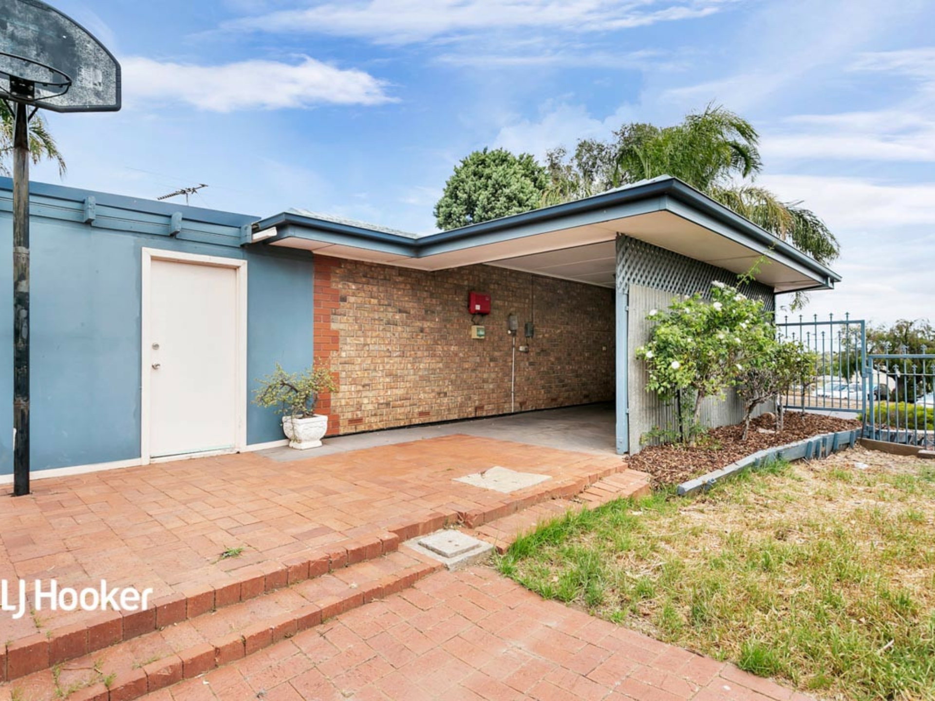 266 Grenfell Road, SURREY DOWNS