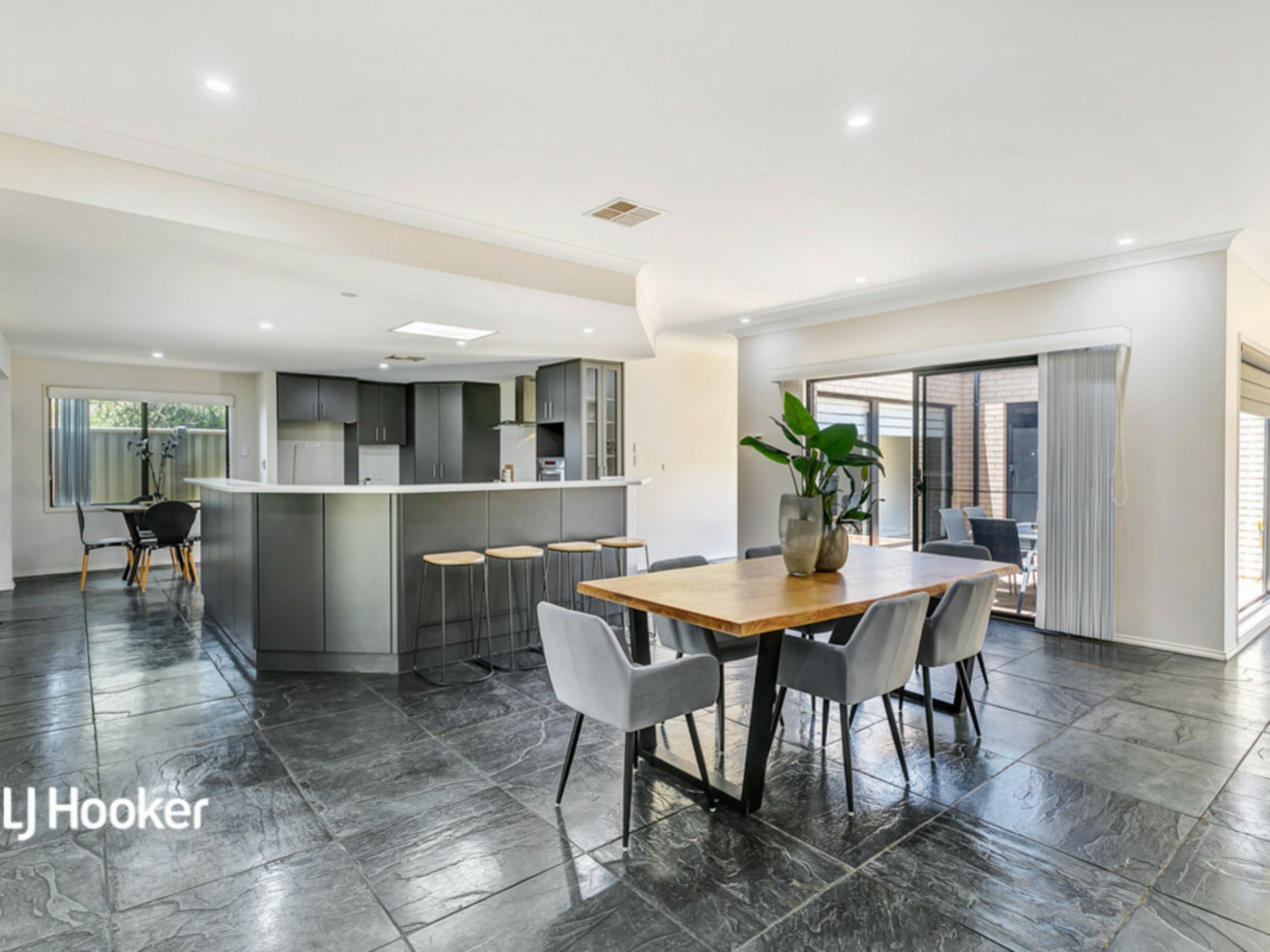 10 Hinchinbrook Avenue, MAWSON LAKES