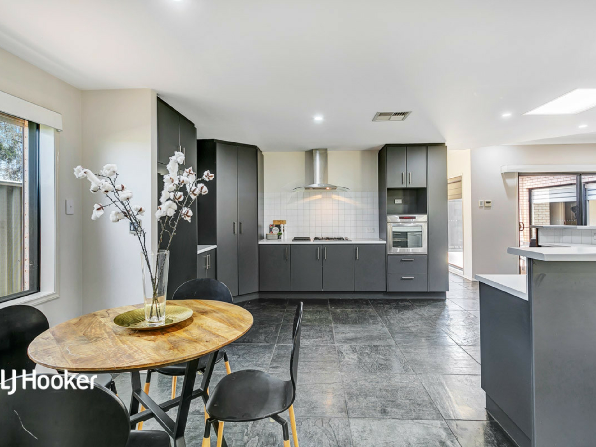 10 Hinchinbrook Avenue, MAWSON LAKES