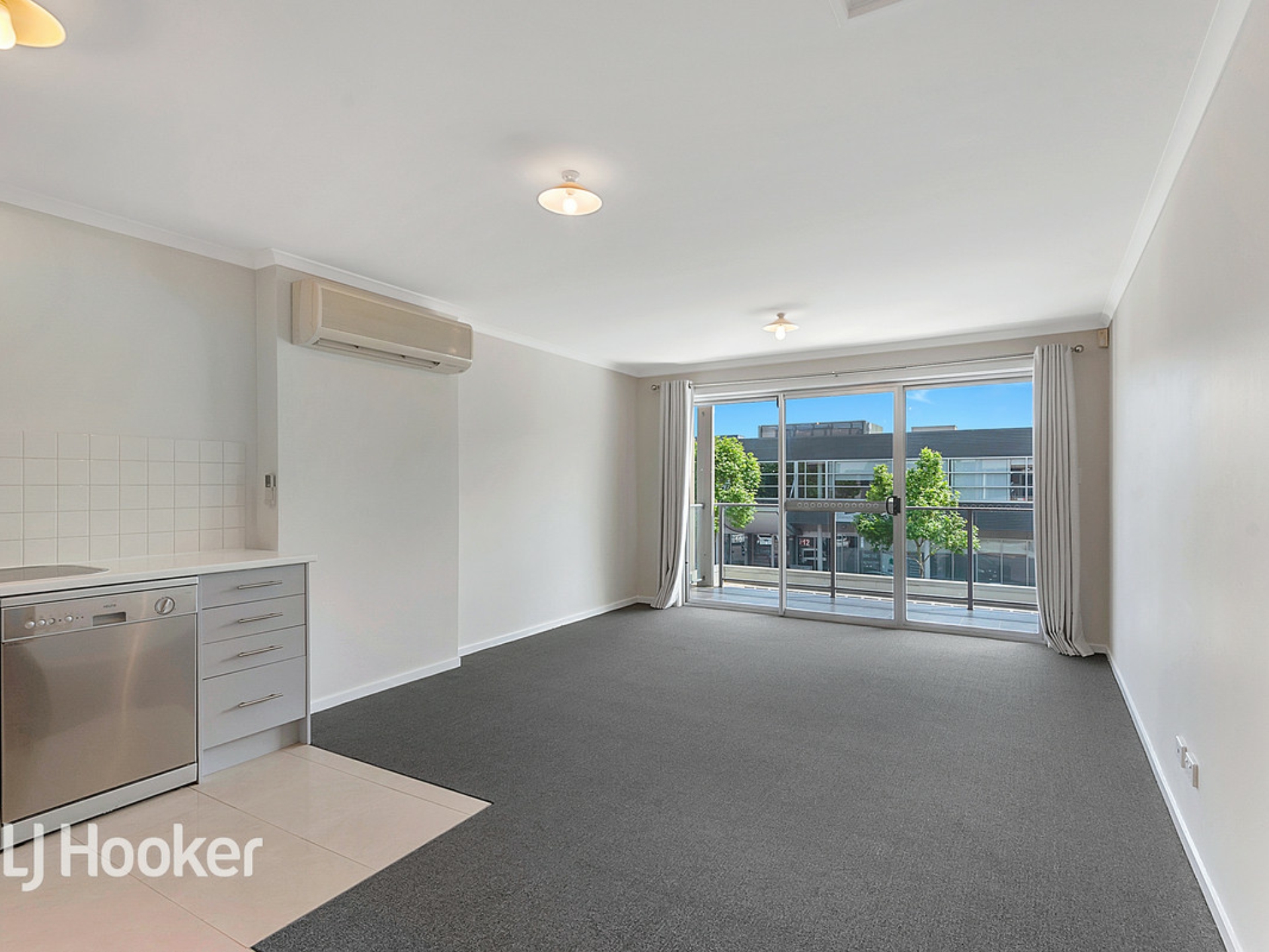 11/13 - 19 Hurtle Parade, MAWSON LAKES