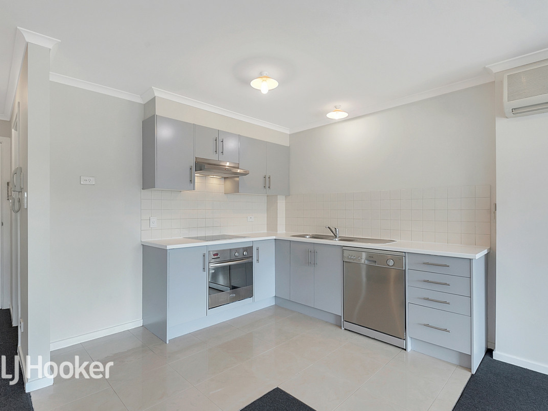 11/13 - 19 Hurtle Parade, MAWSON LAKES