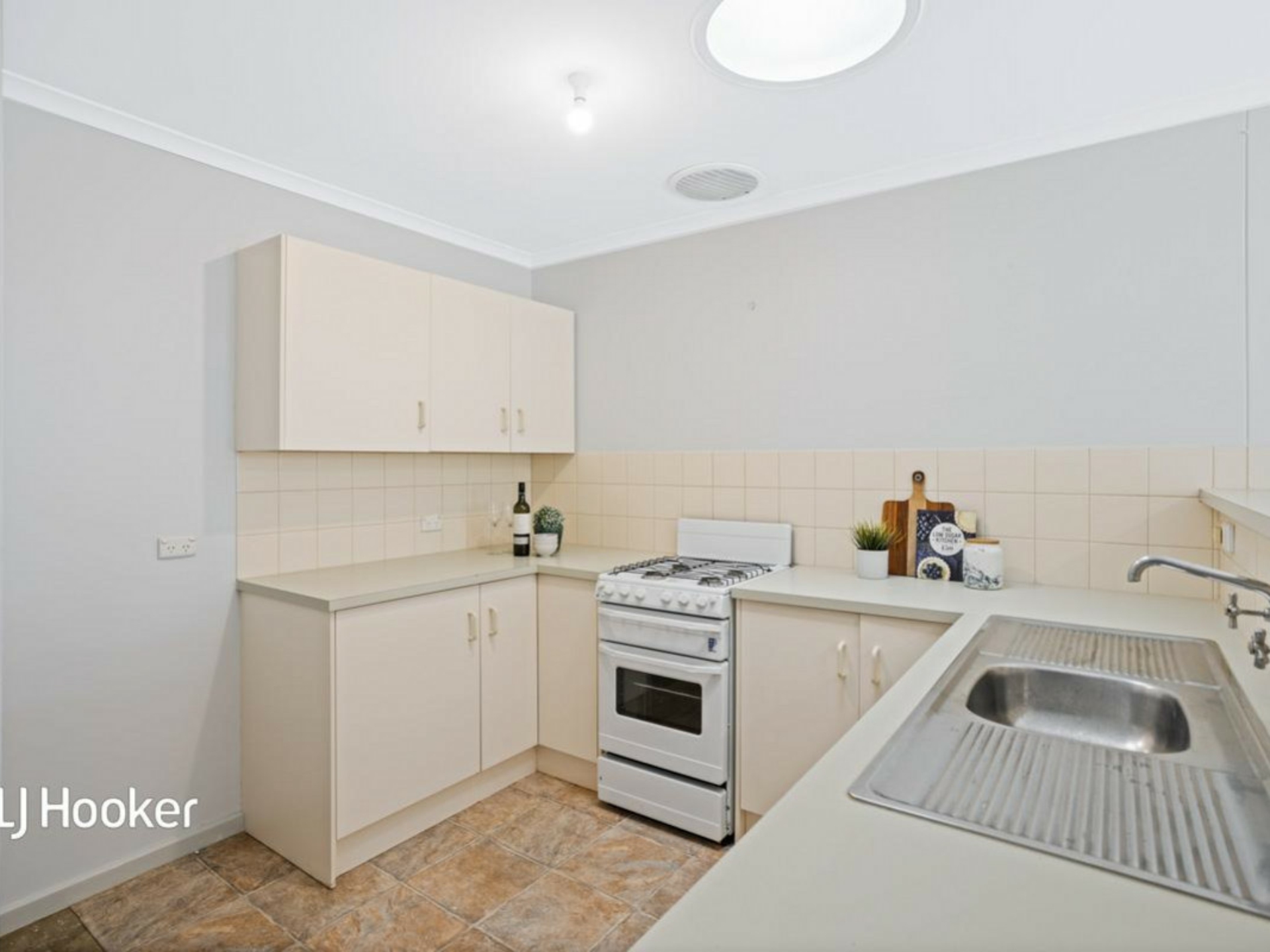 14 Nella Dan Court, GREENWITH
