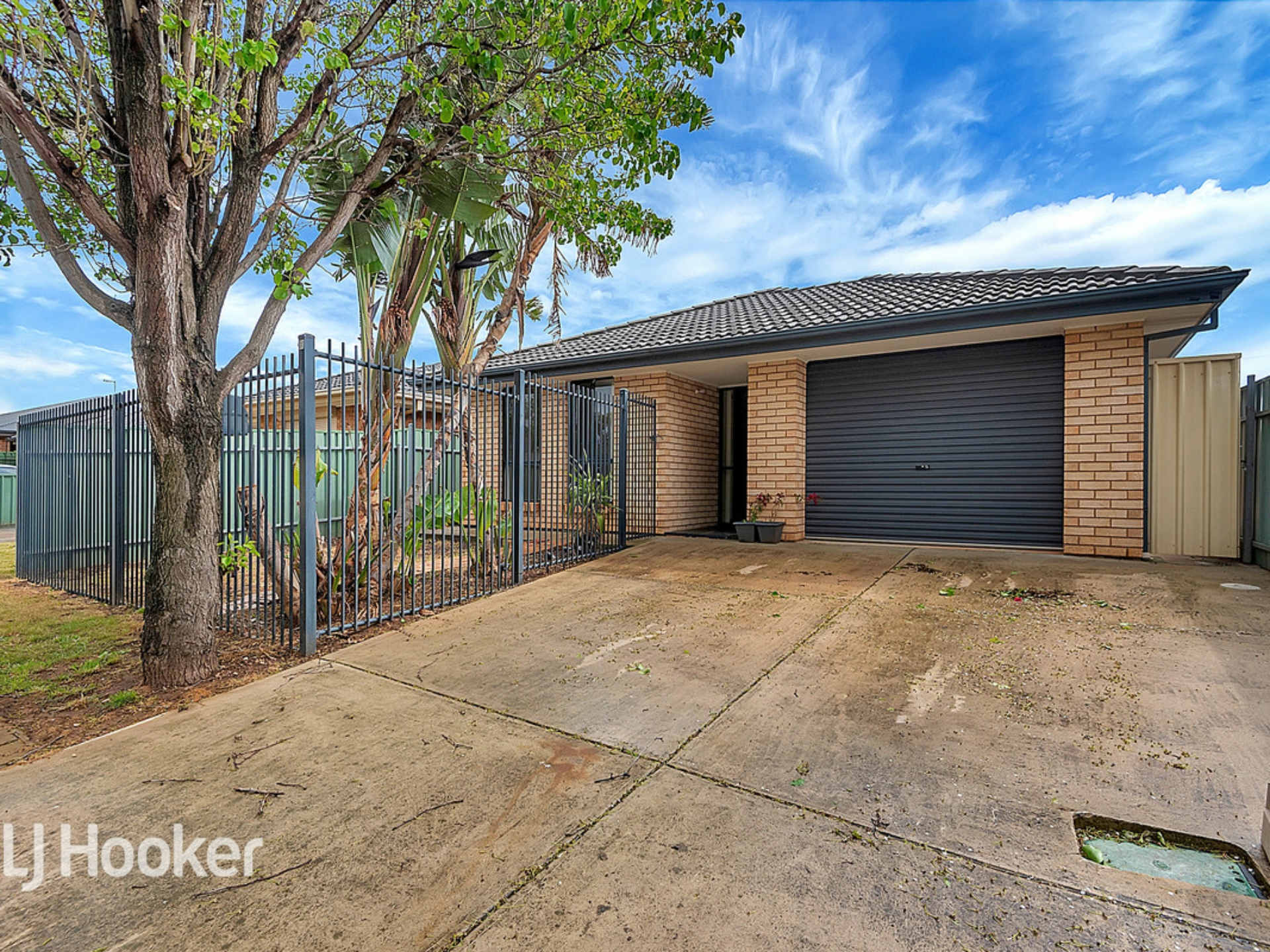 17 Orange Parade, MUNNO PARA WEST