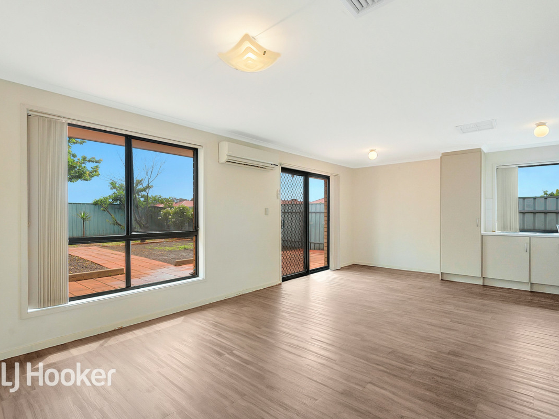 17 Orange Parade, MUNNO PARA WEST