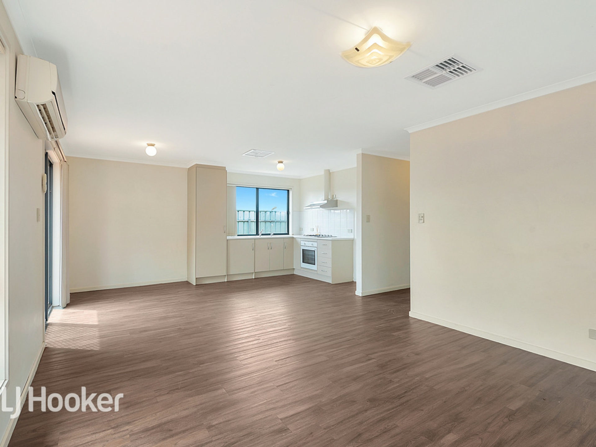 17 Orange Parade, MUNNO PARA WEST
