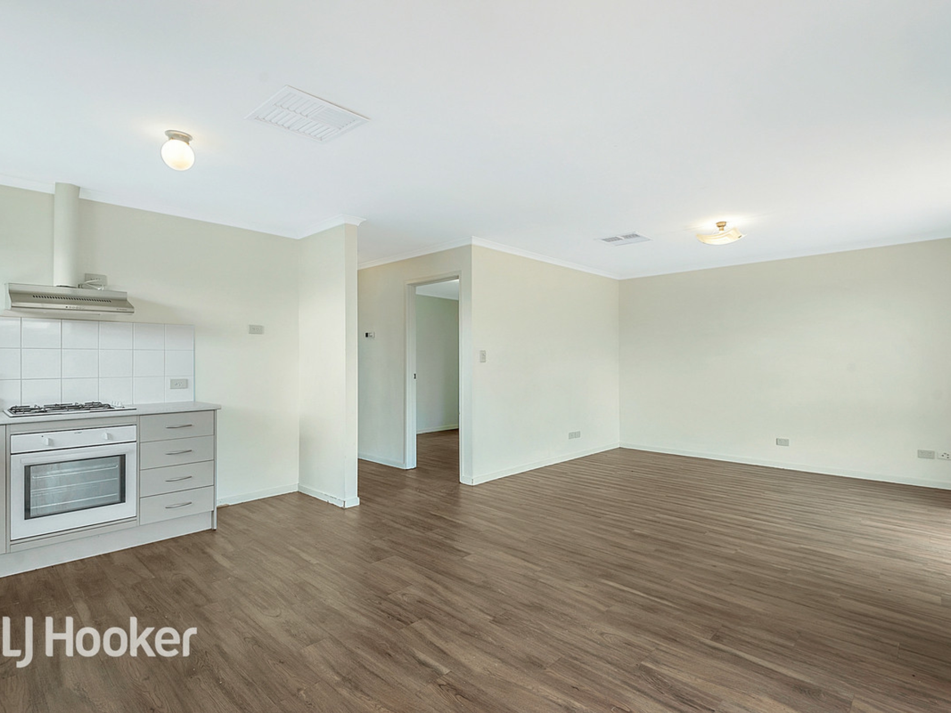 17 Orange Parade, MUNNO PARA WEST