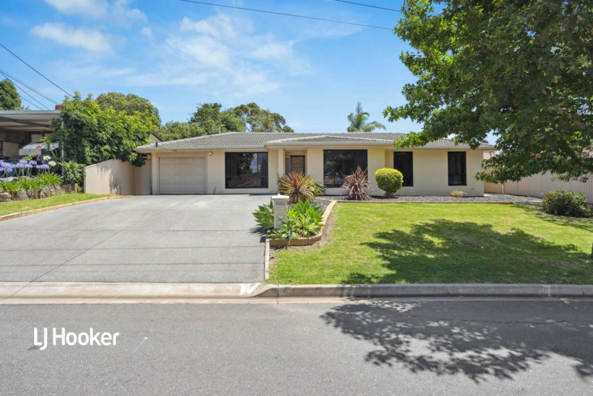 3 Lydia Avenue, SURREY DOWNS