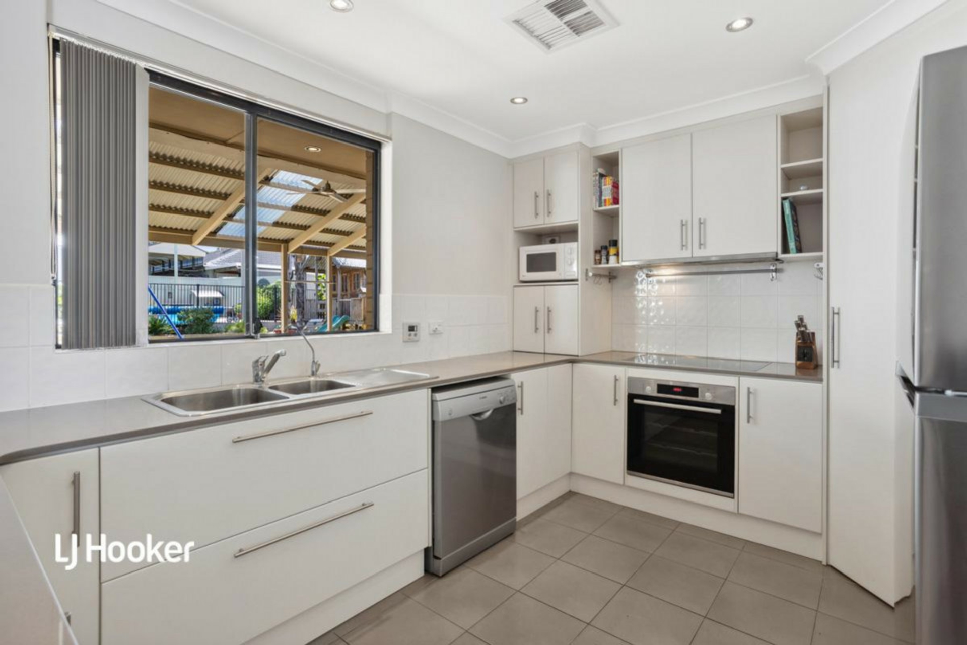 3 Lydia Avenue, SURREY DOWNS