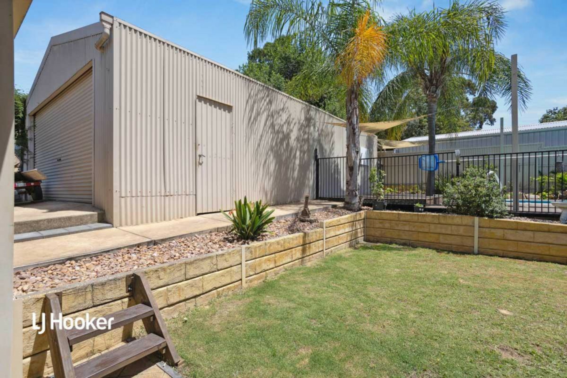 3 Lydia Avenue, SURREY DOWNS