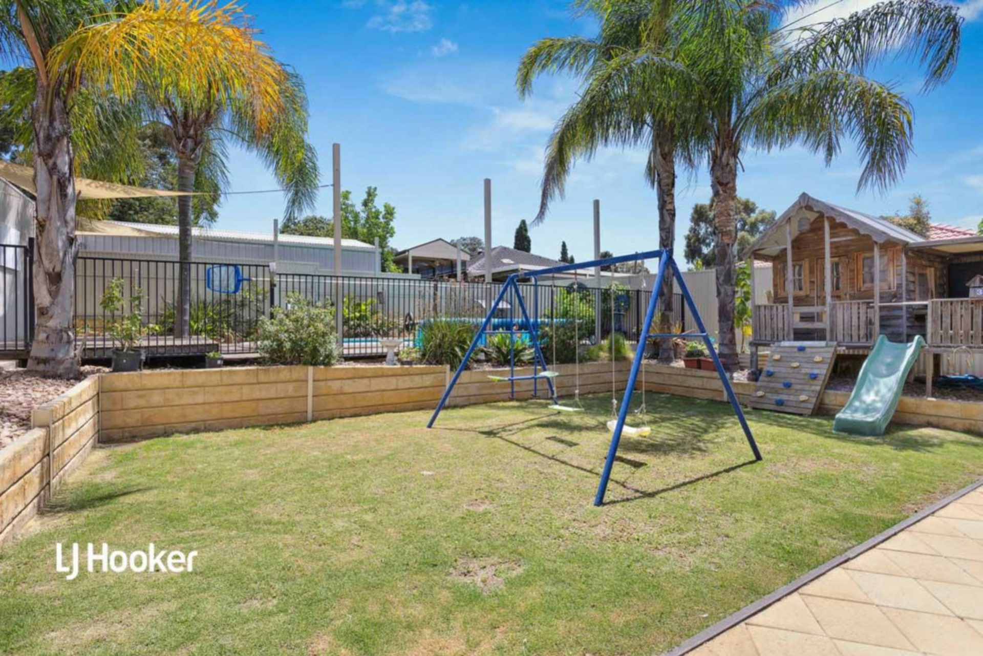 3 Lydia Avenue, SURREY DOWNS