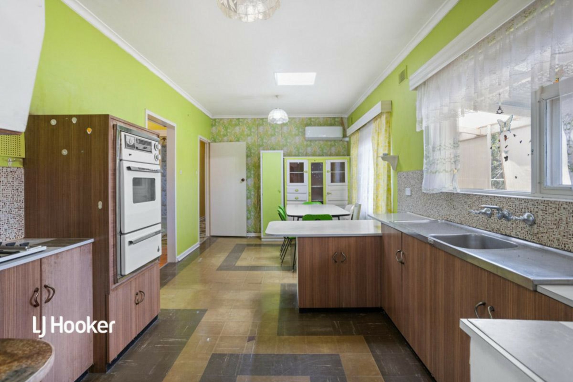 11 Gothic Drive, PARADISE
