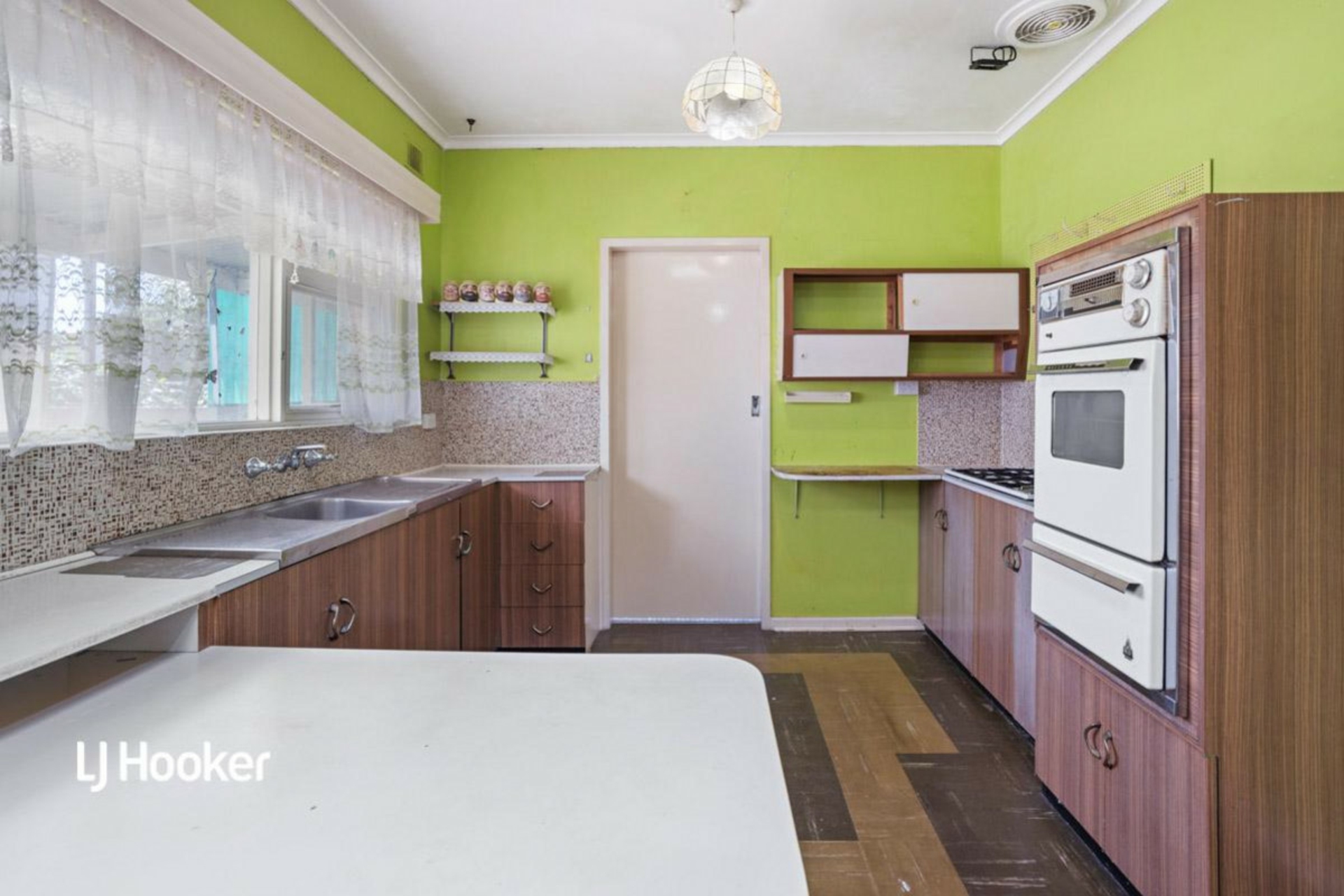 11 Gothic Drive, PARADISE