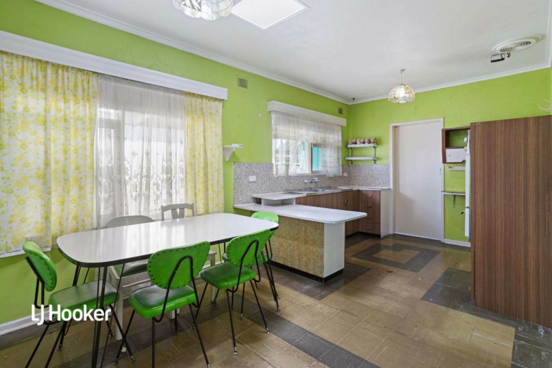 11 Gothic Drive, PARADISE